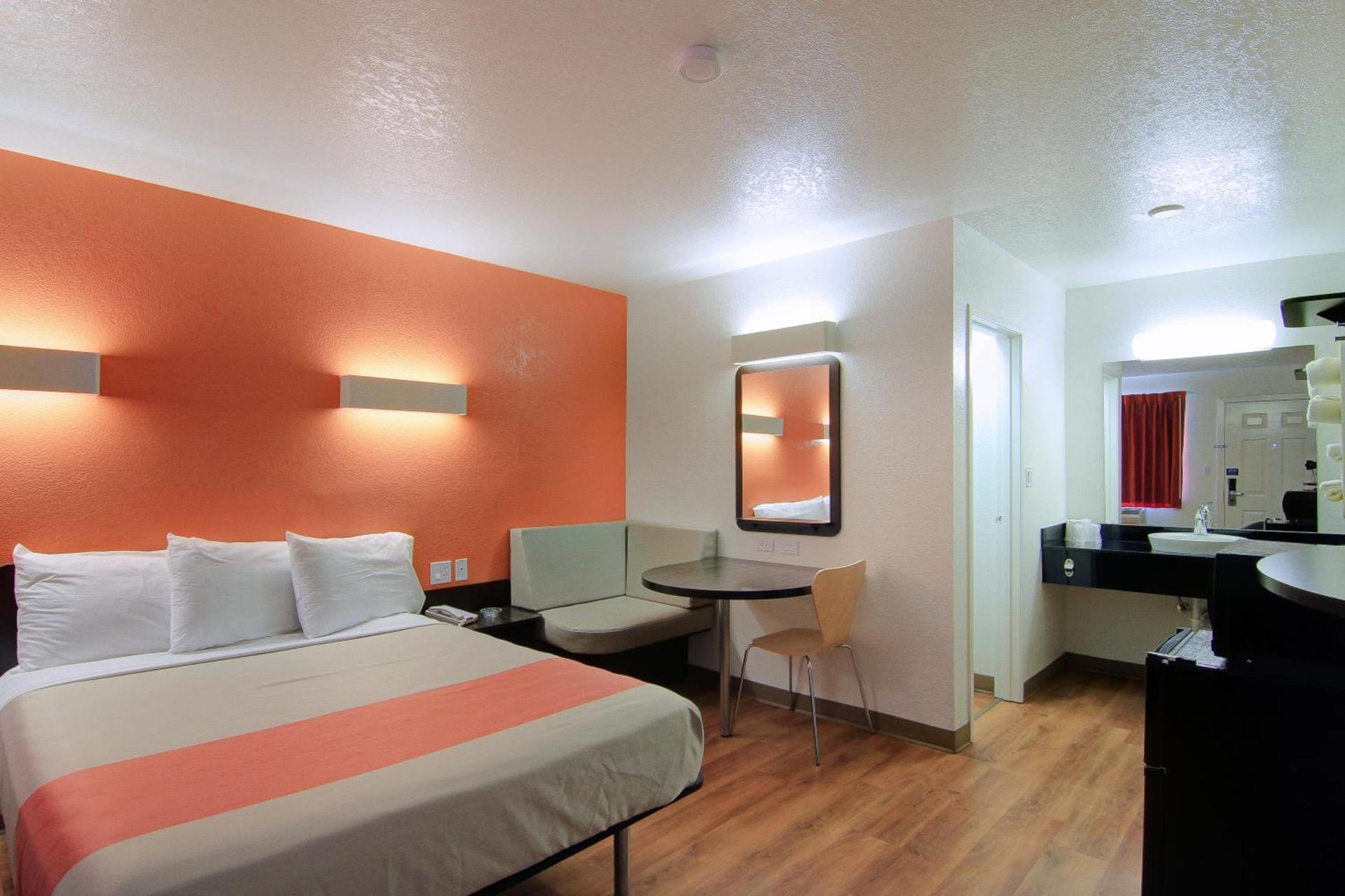 Motel 6 Old town Scottsdale Fashion Square photo 22