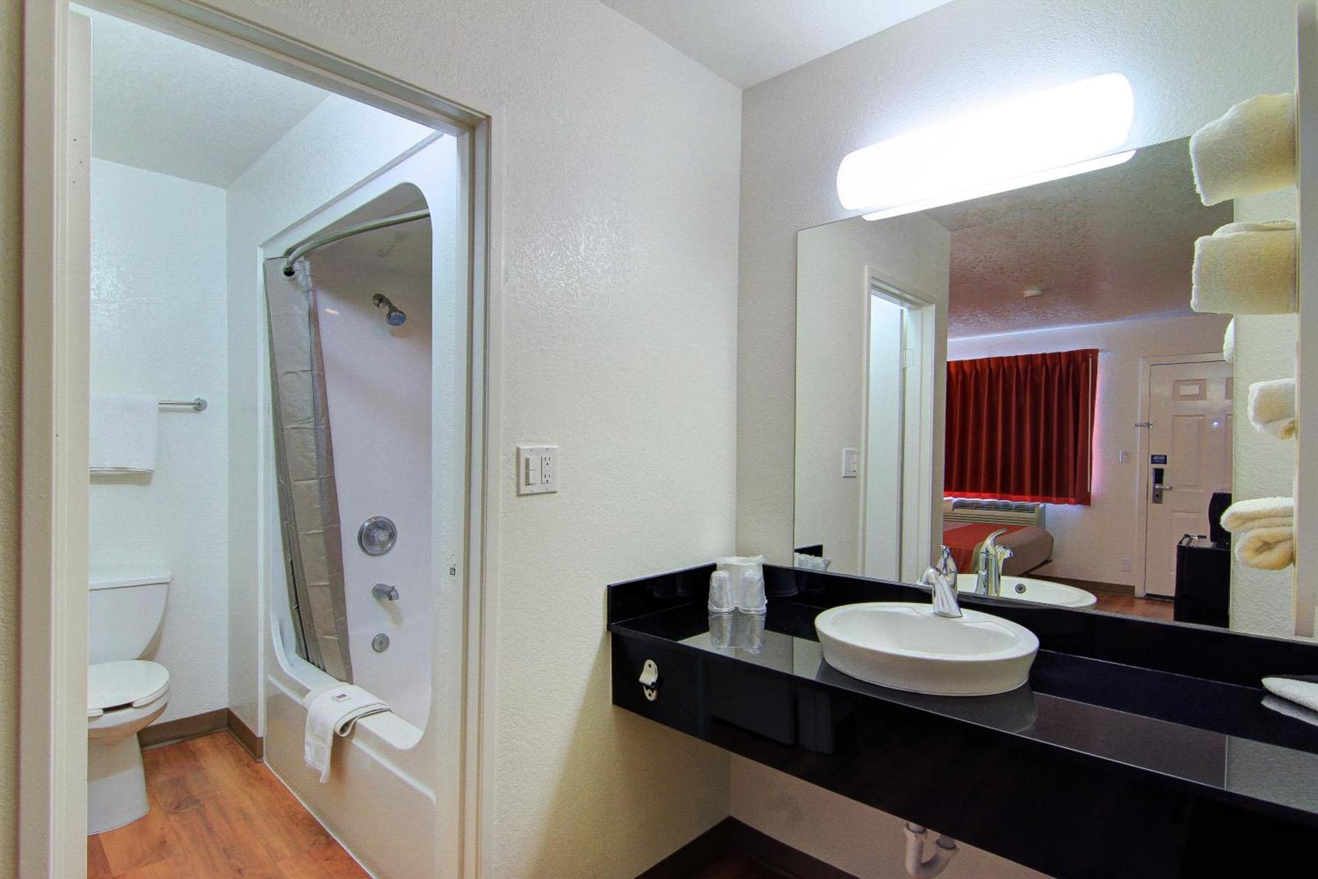 Motel 6 Old town Scottsdale Fashion Square photo 26