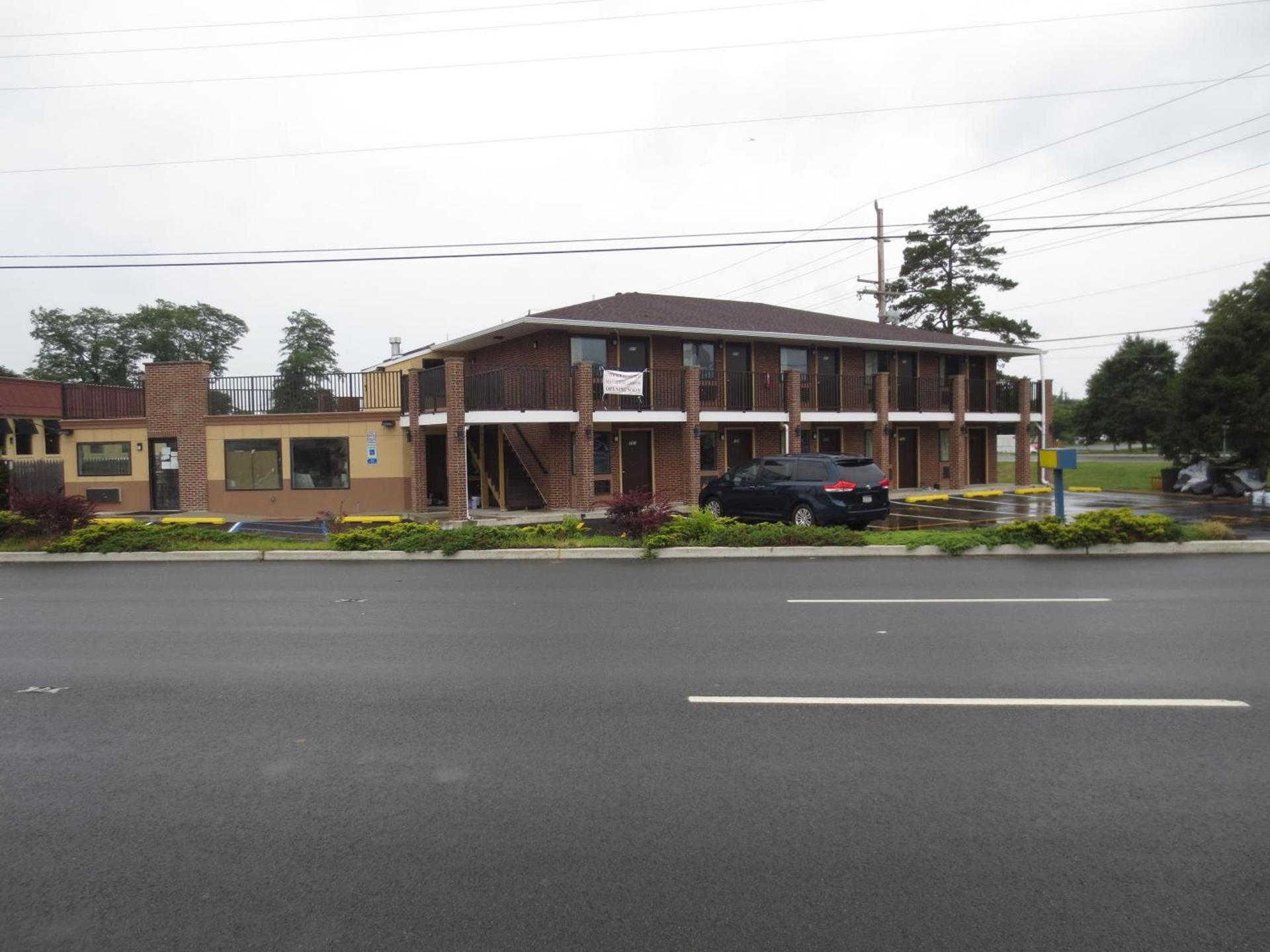 Brick Motor Inn photo 1