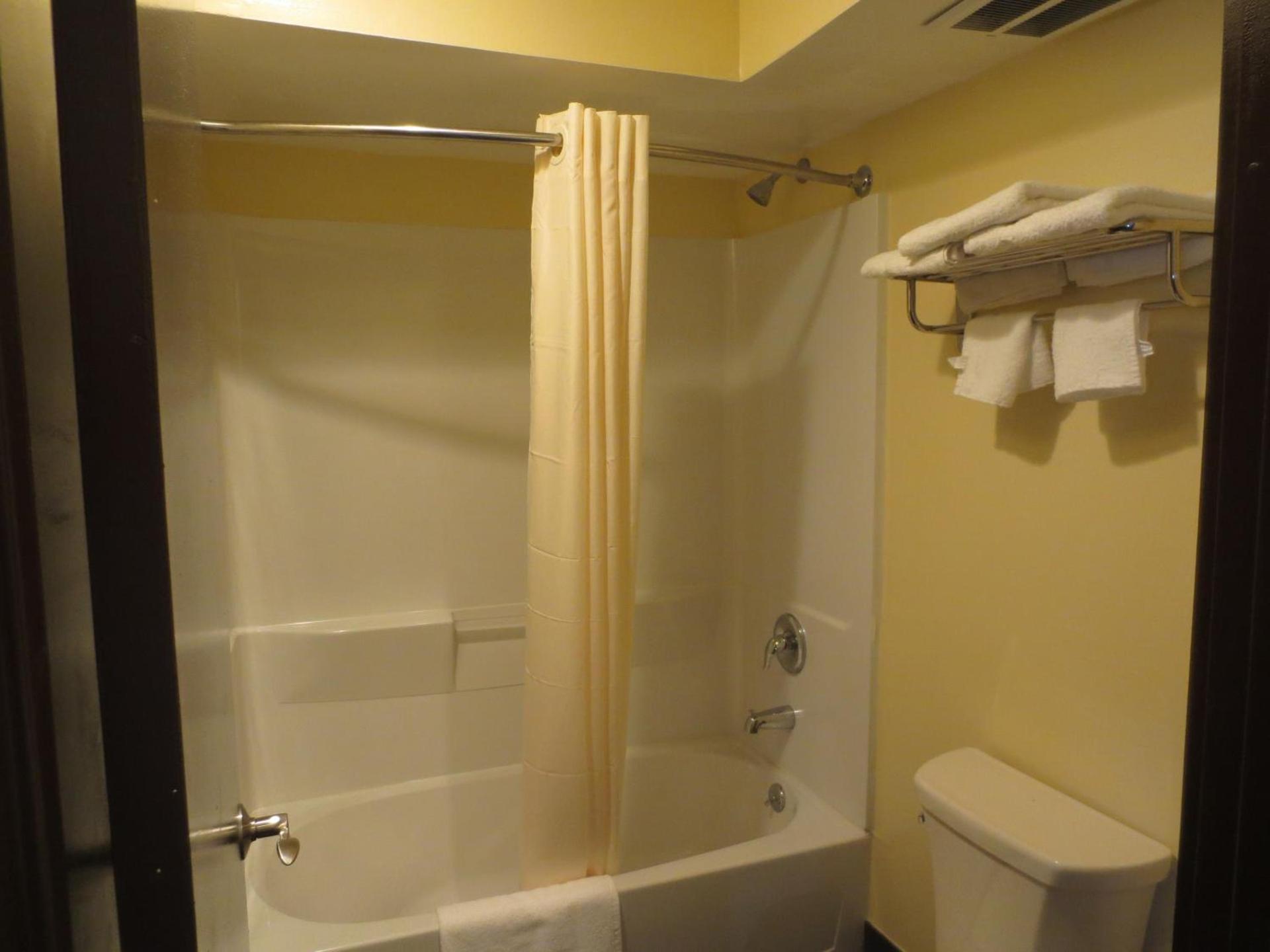 Brick Motor Inn photo 9