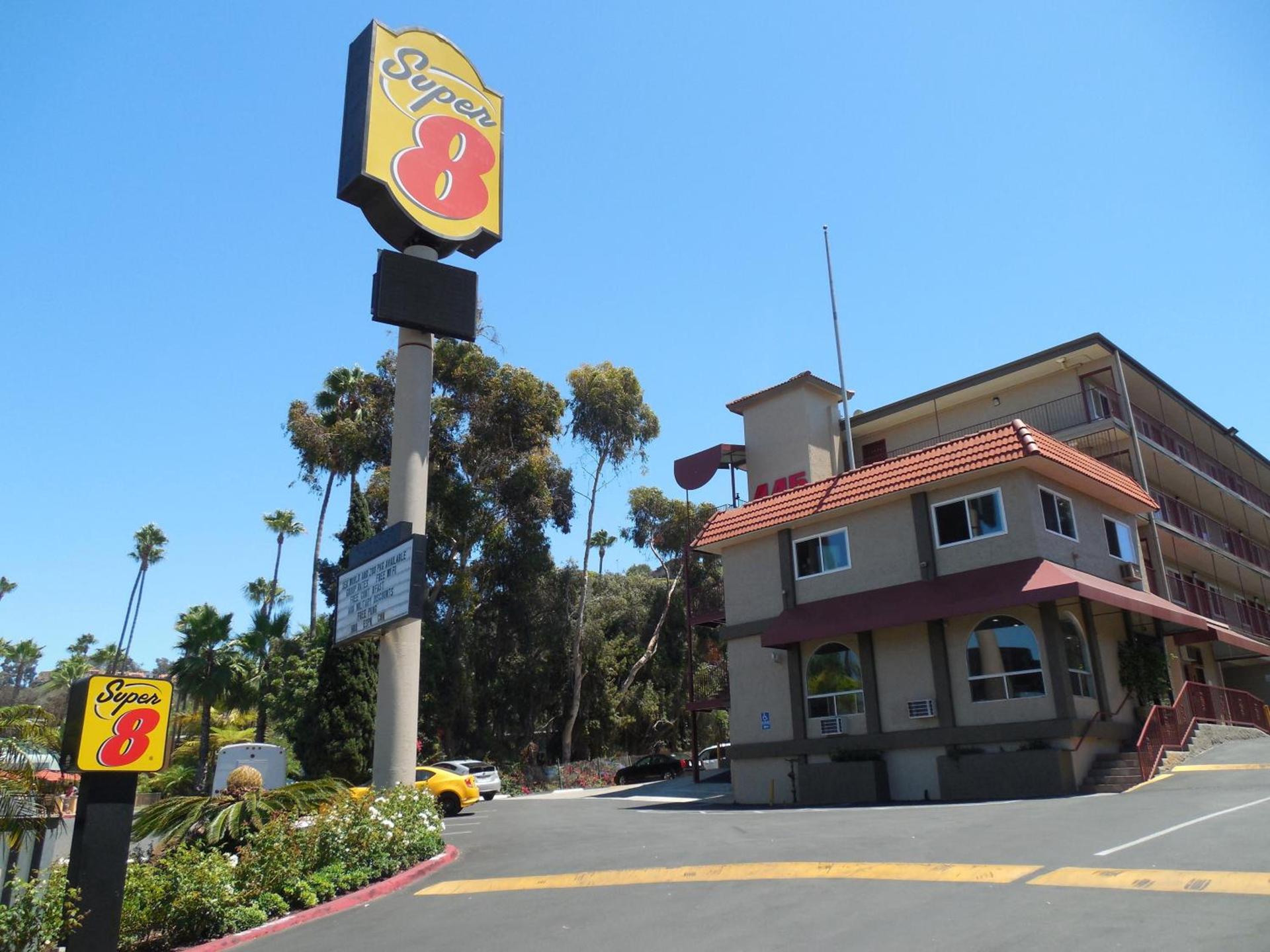 Super 8 by Wyndham San Diego Hotel Circle photo 40