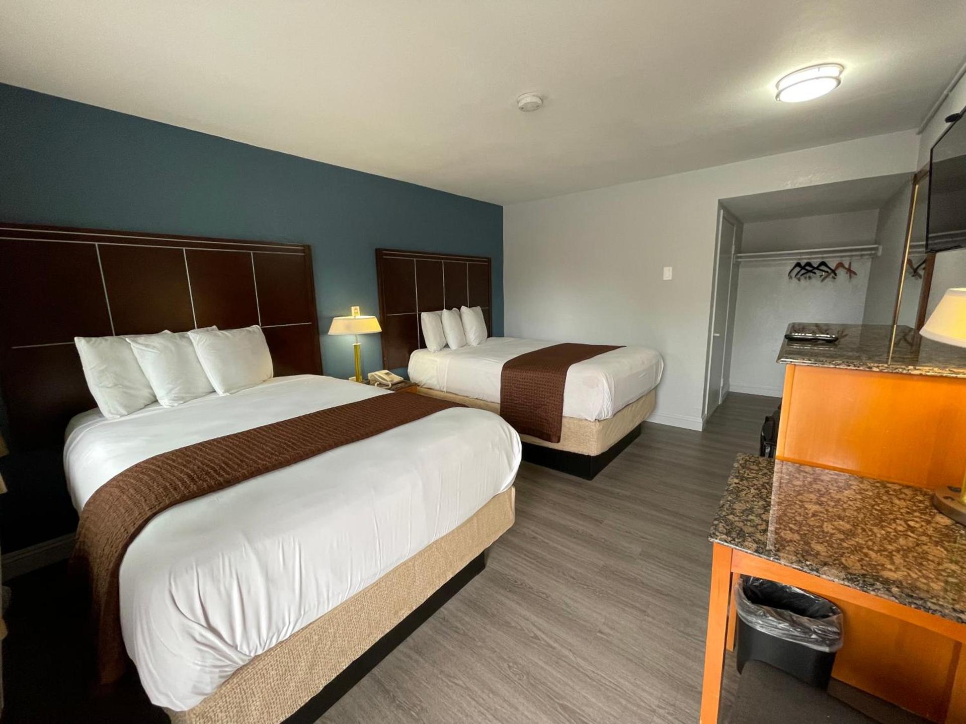 Pacific Inn photo 3