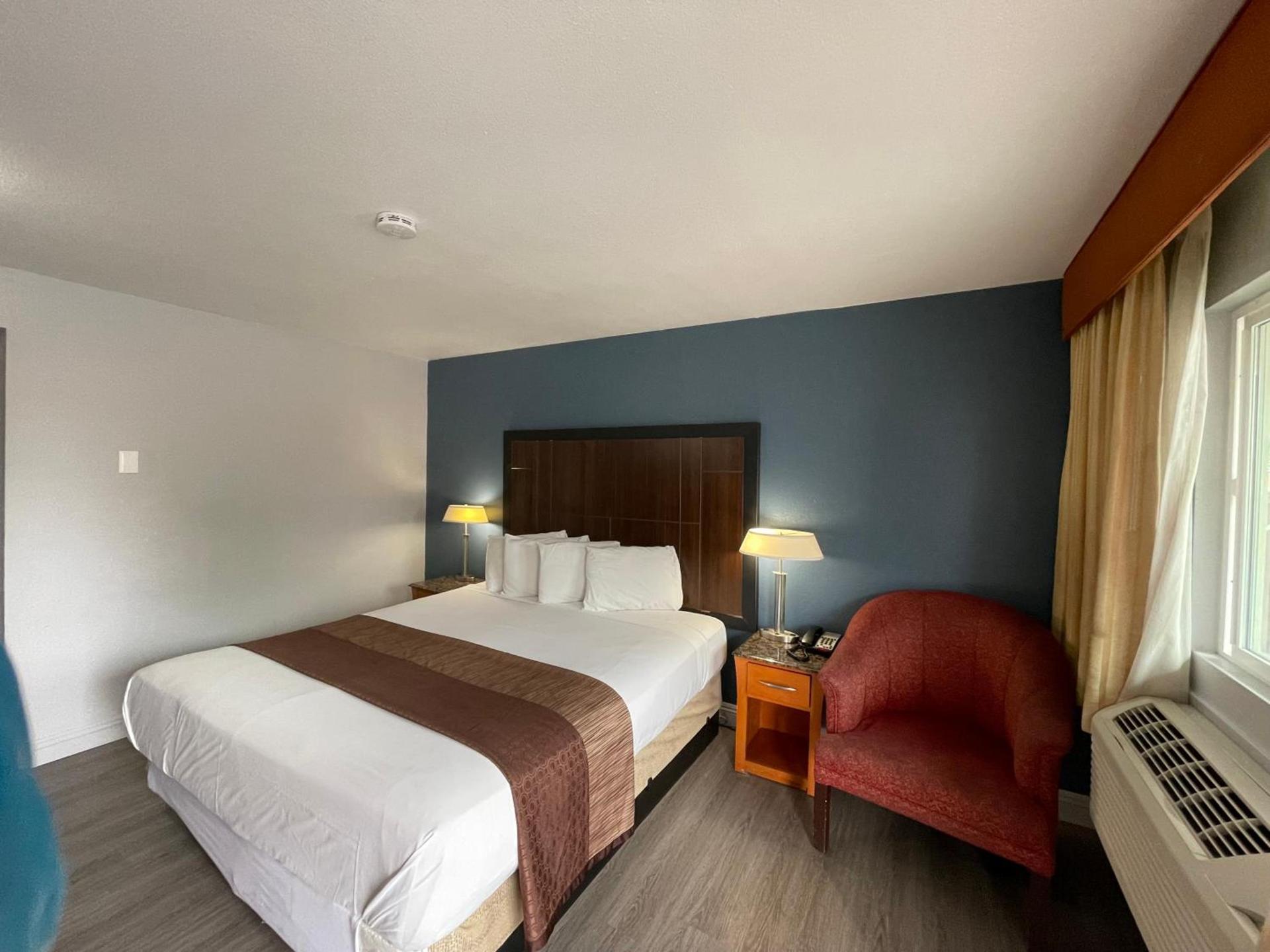 Pacific Inn photo 19