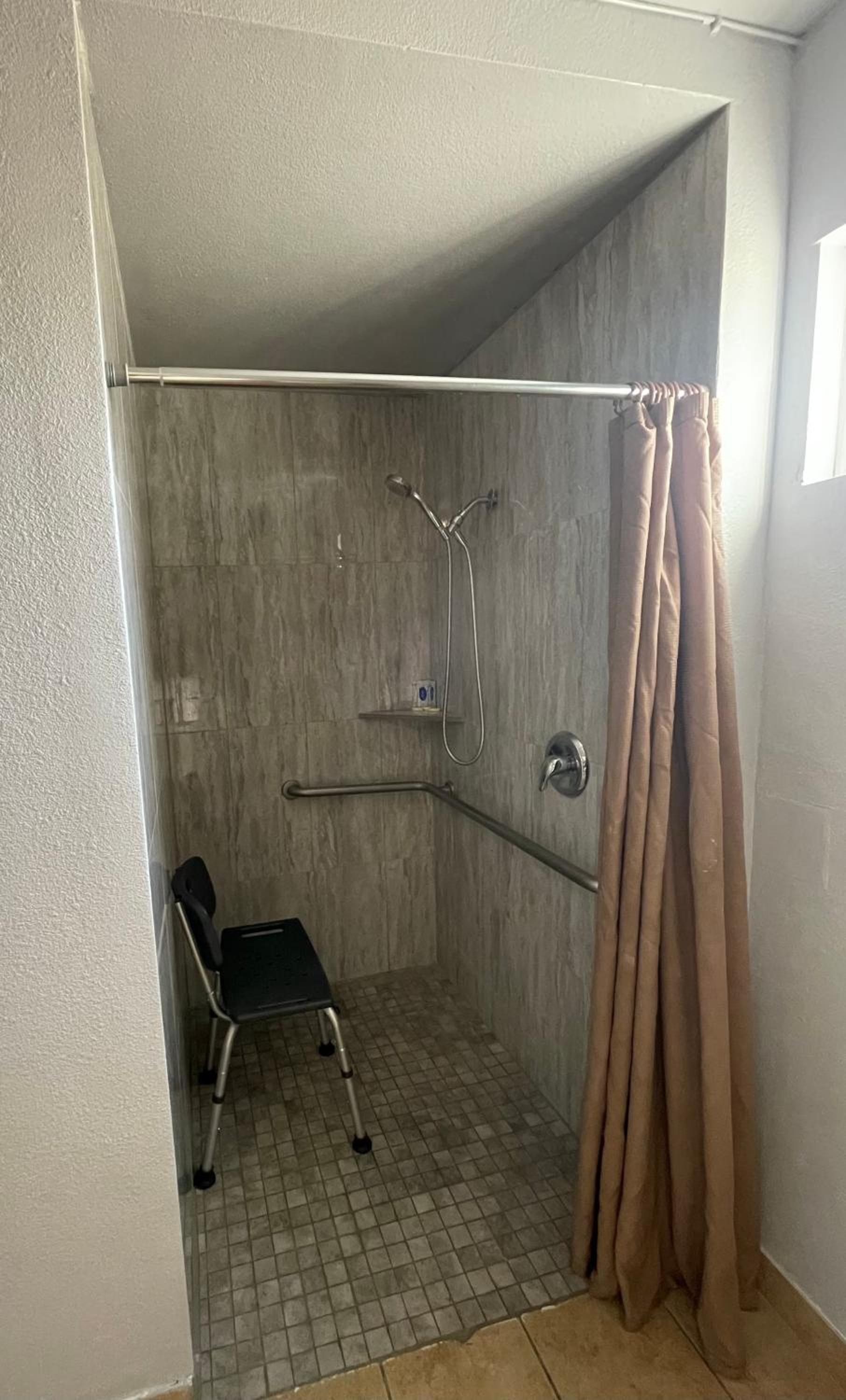Pacific Inn photo 26