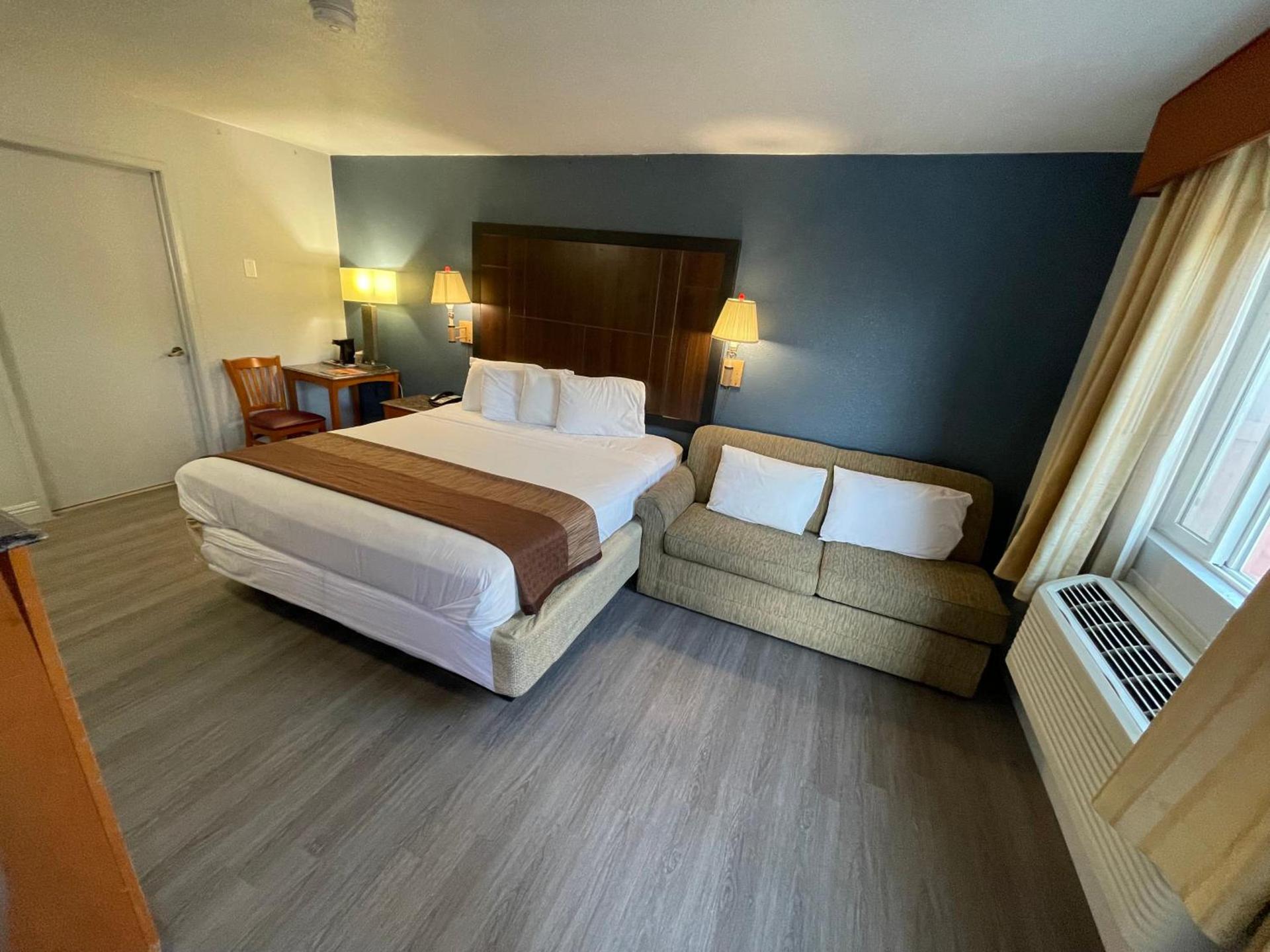 Pacific Inn photo 27