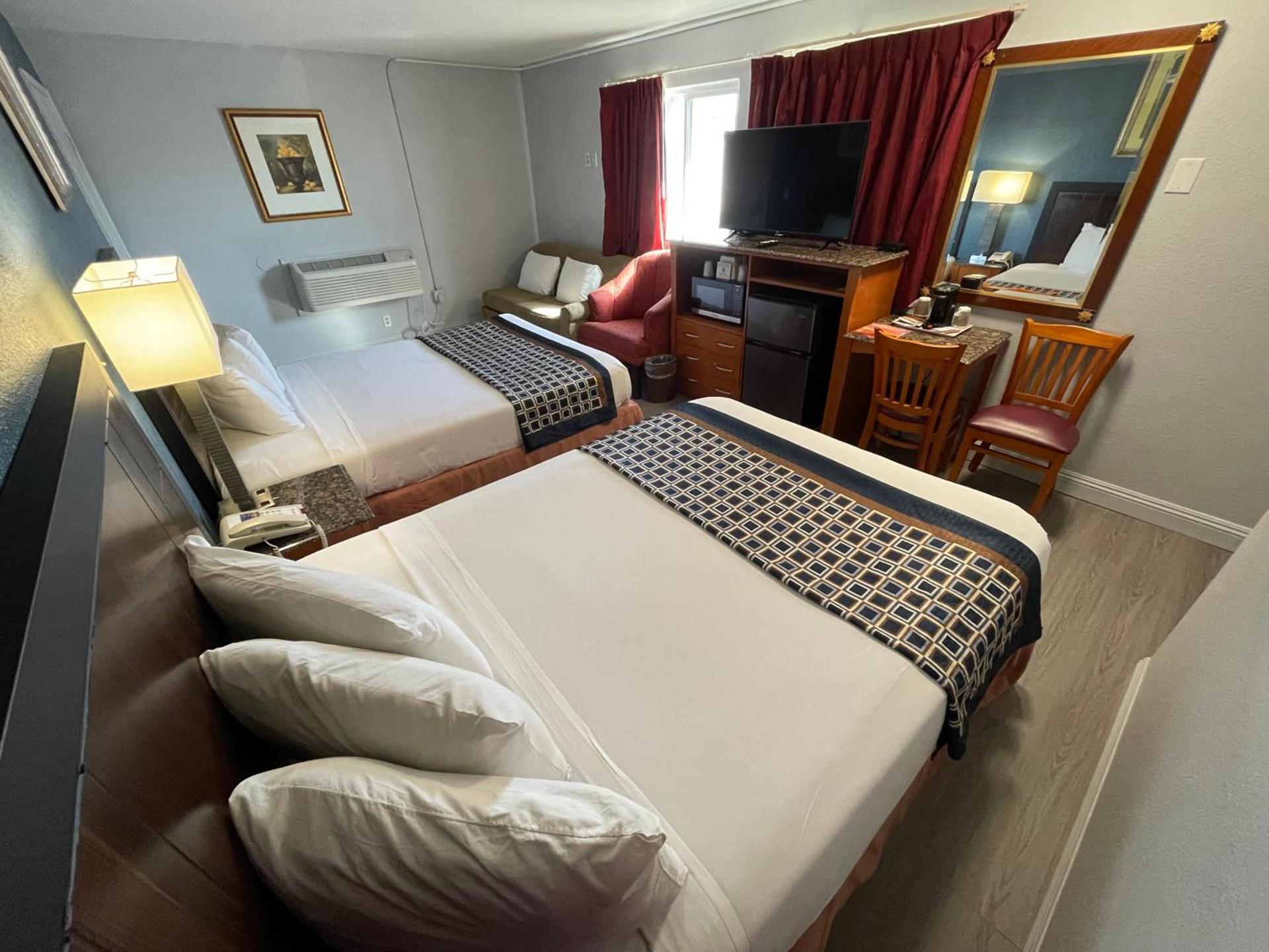 Pacific Inn photo 32