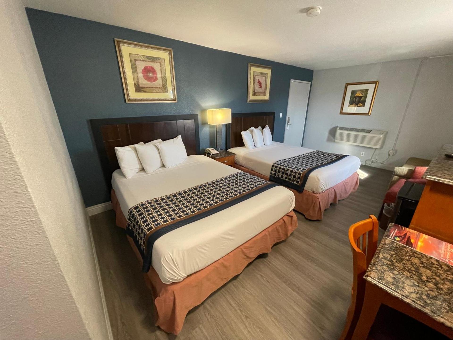 Pacific Inn photo 30