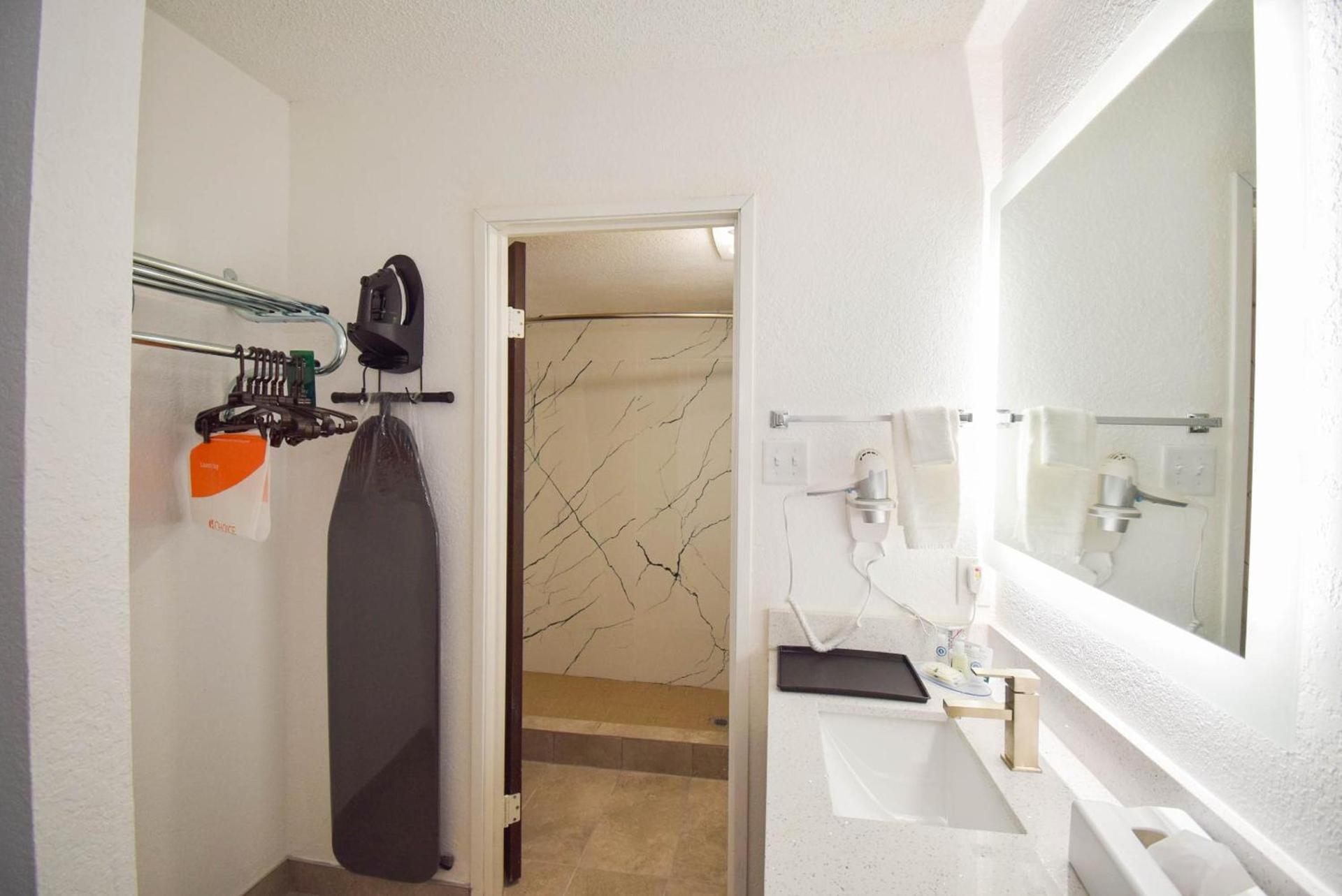 Quality Inn & Suites Sulphur Springs photo 59