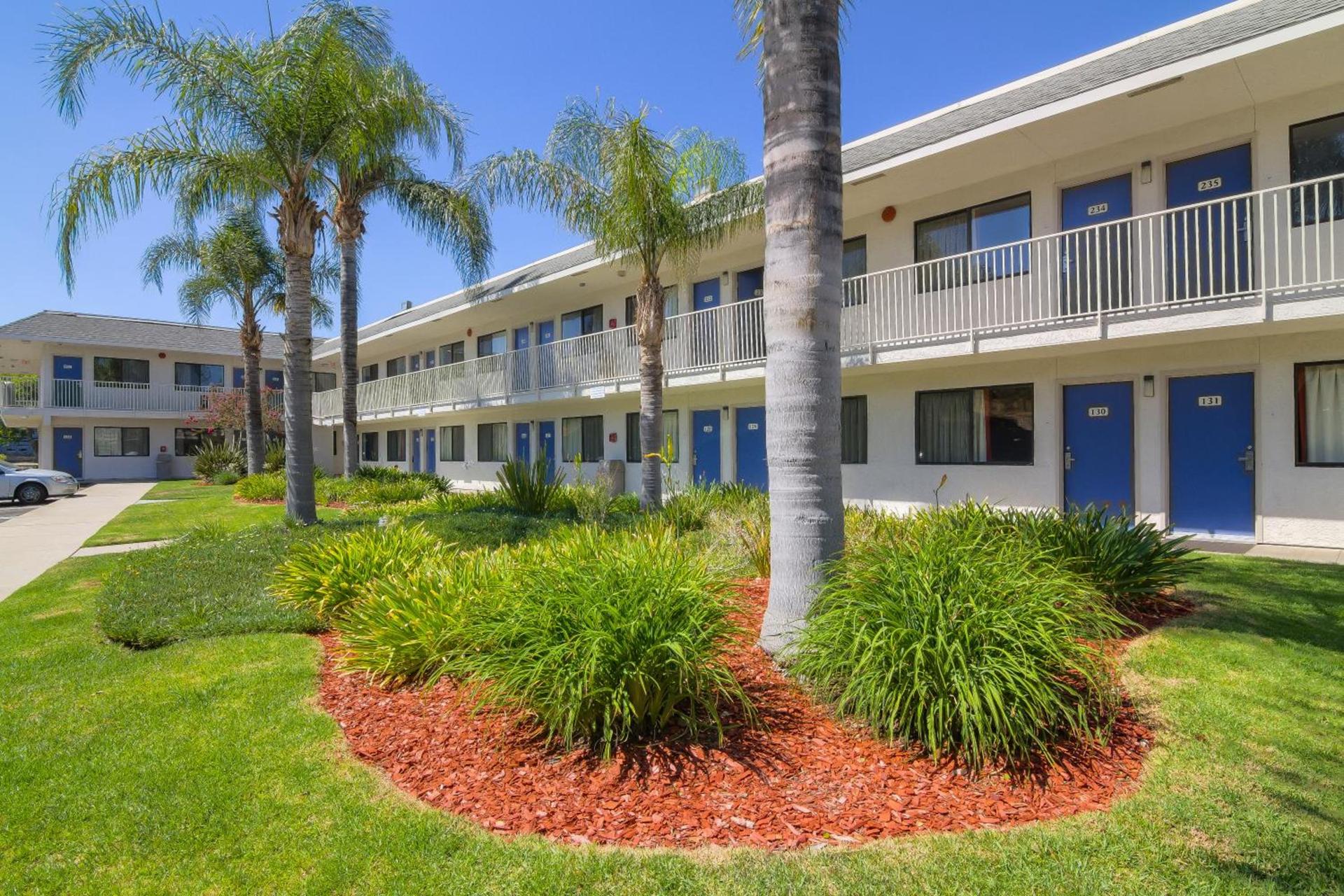 Vagabond Inn Sylmar photo 15