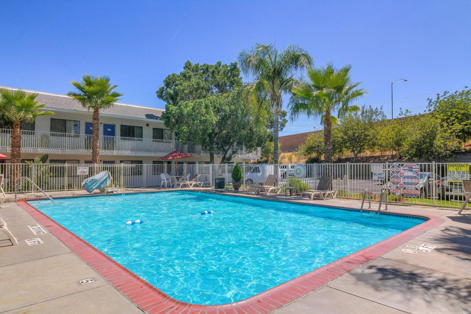 Vagabond Inn Sylmar photo 17