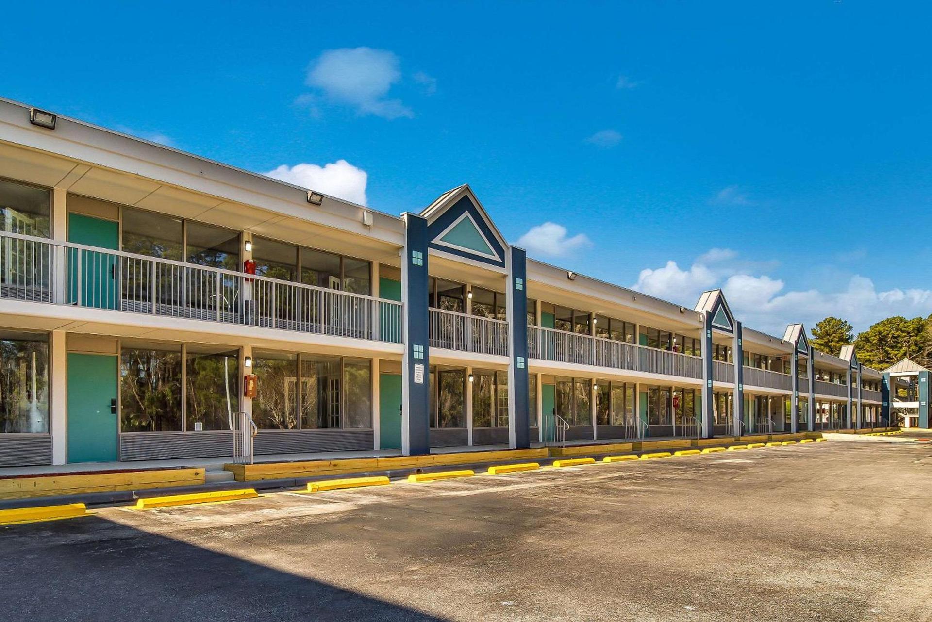 Clarion Inn & Suites Florence - Darlington photo 5