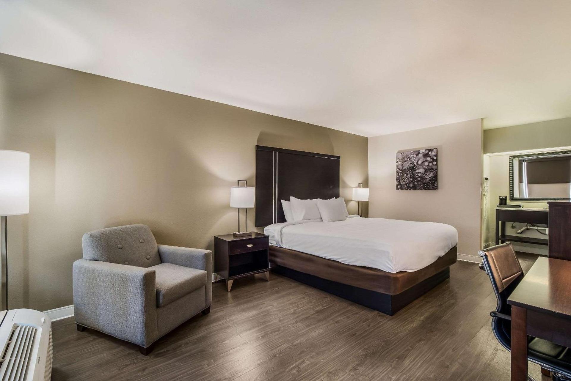Clarion Inn & Suites Florence - Darlington photo 13