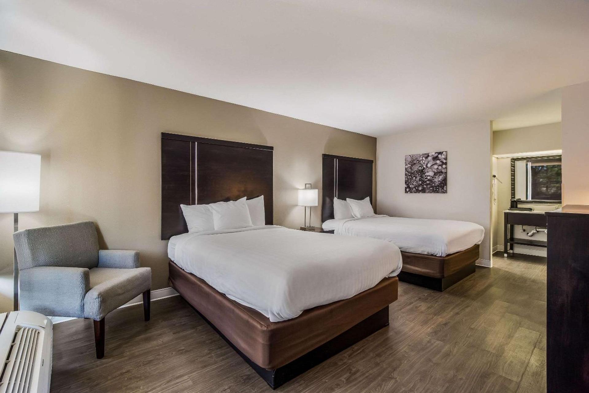Clarion Inn & Suites Florence - Darlington photo 18