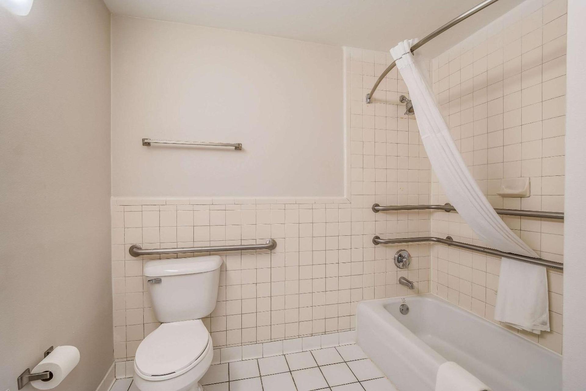 Clarion Inn & Suites Florence - Darlington photo 24