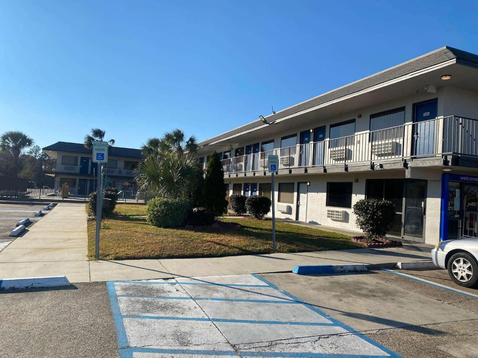 Motel 6 Gulfport, MS Airport — hotel in Gulfport