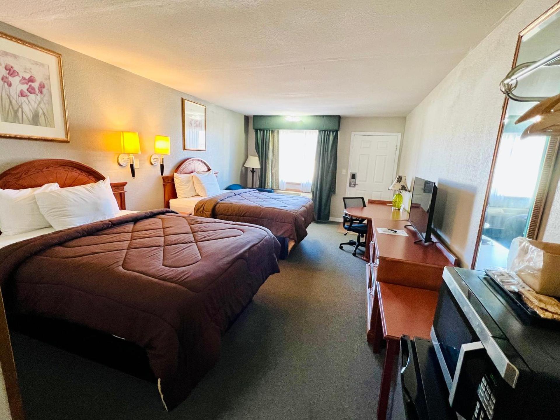 Ozark Inn & Suites photo 29