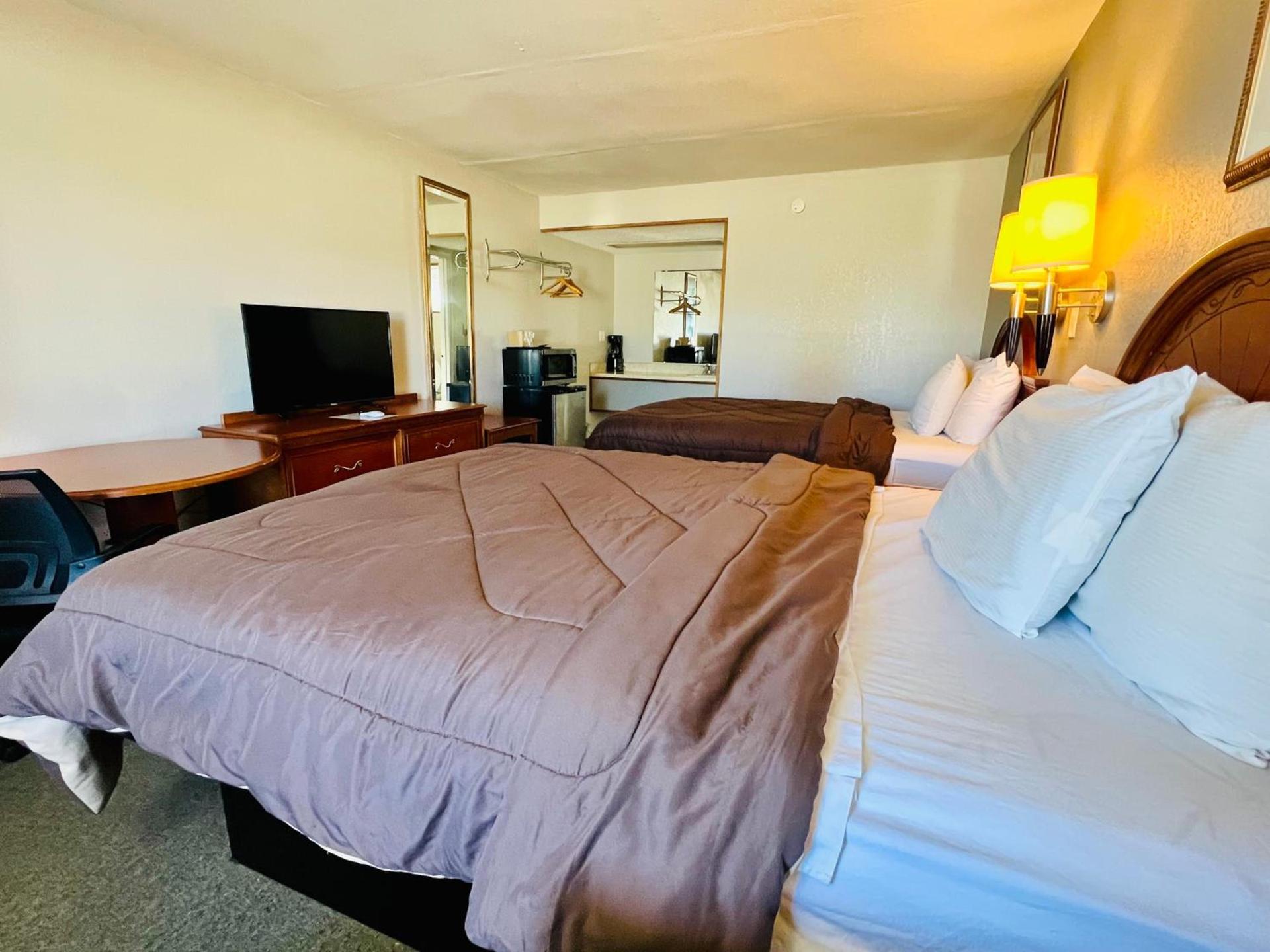 Ozark Inn & Suites photo 47