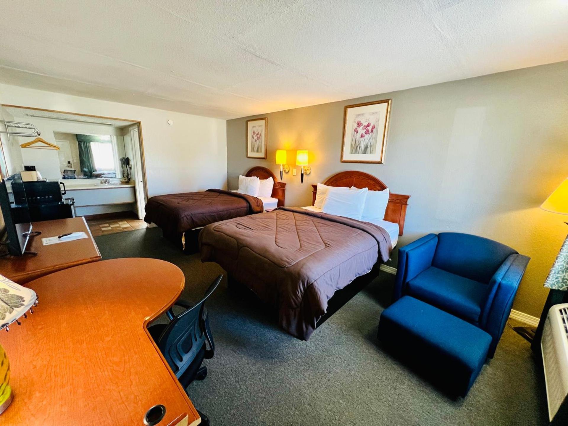 Ozark Inn & Suites photo 24
