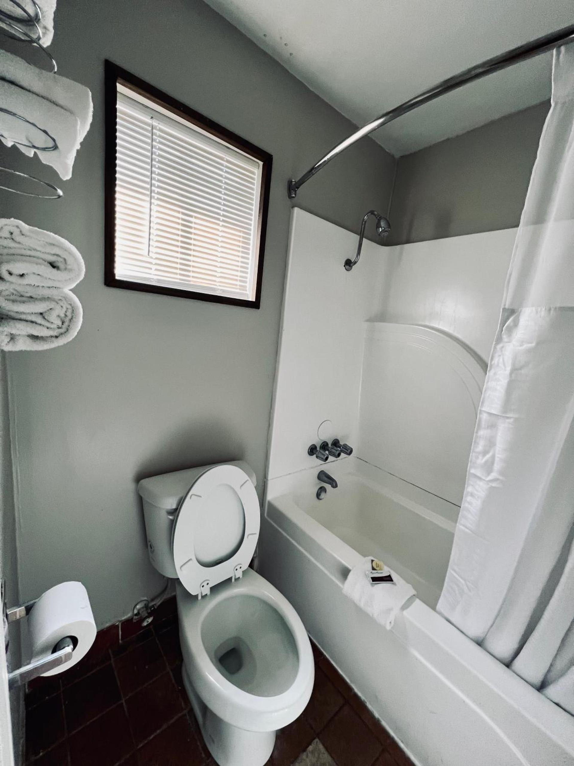 Ozark Inn & Suites photo 31