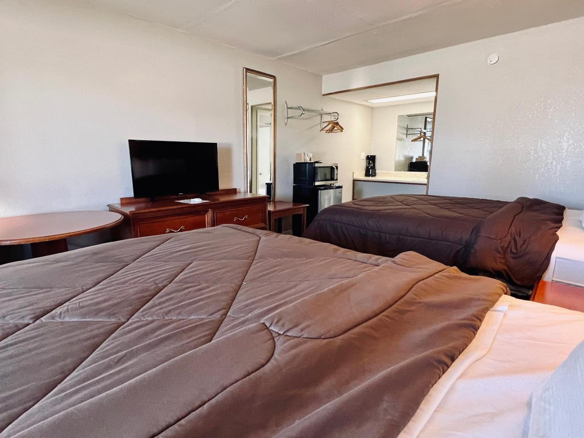 Ozark Inn & Suites photo 54