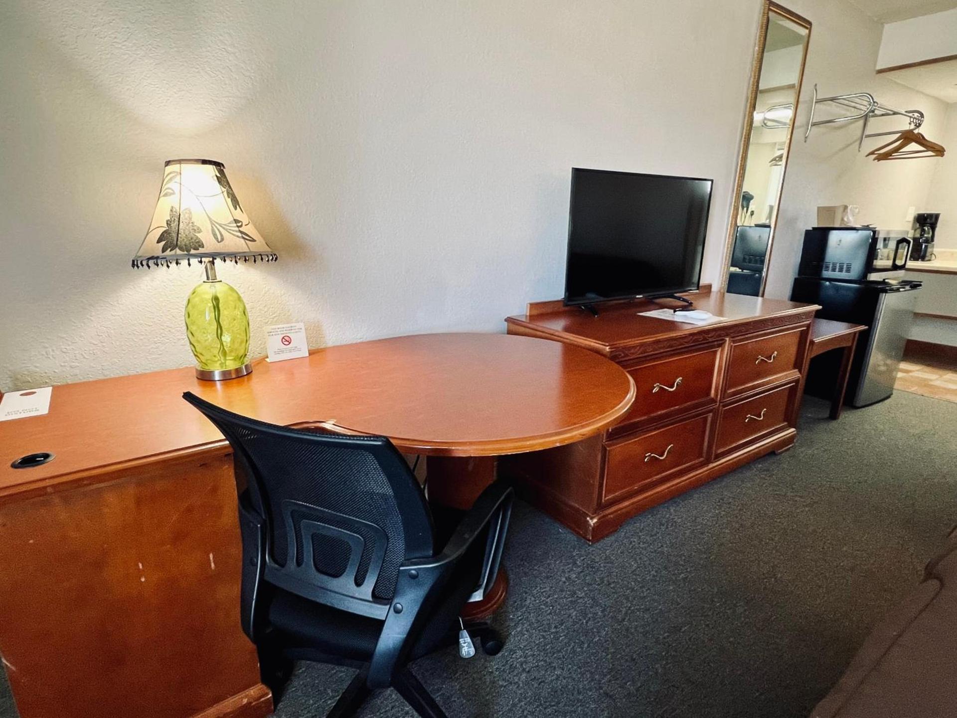 Ozark Inn & Suites photo 34
