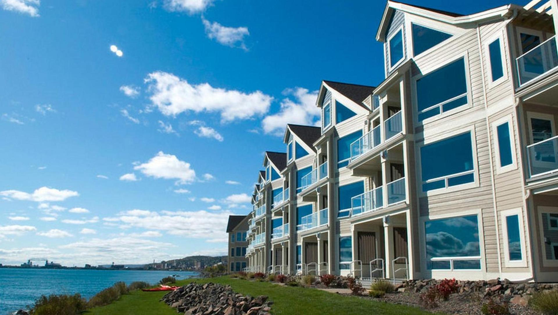 Beacon Pointe on Lake Superior photo 1