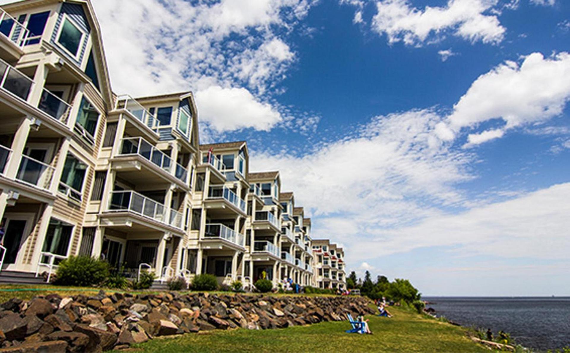Beacon Pointe on Lake Superior photo 2