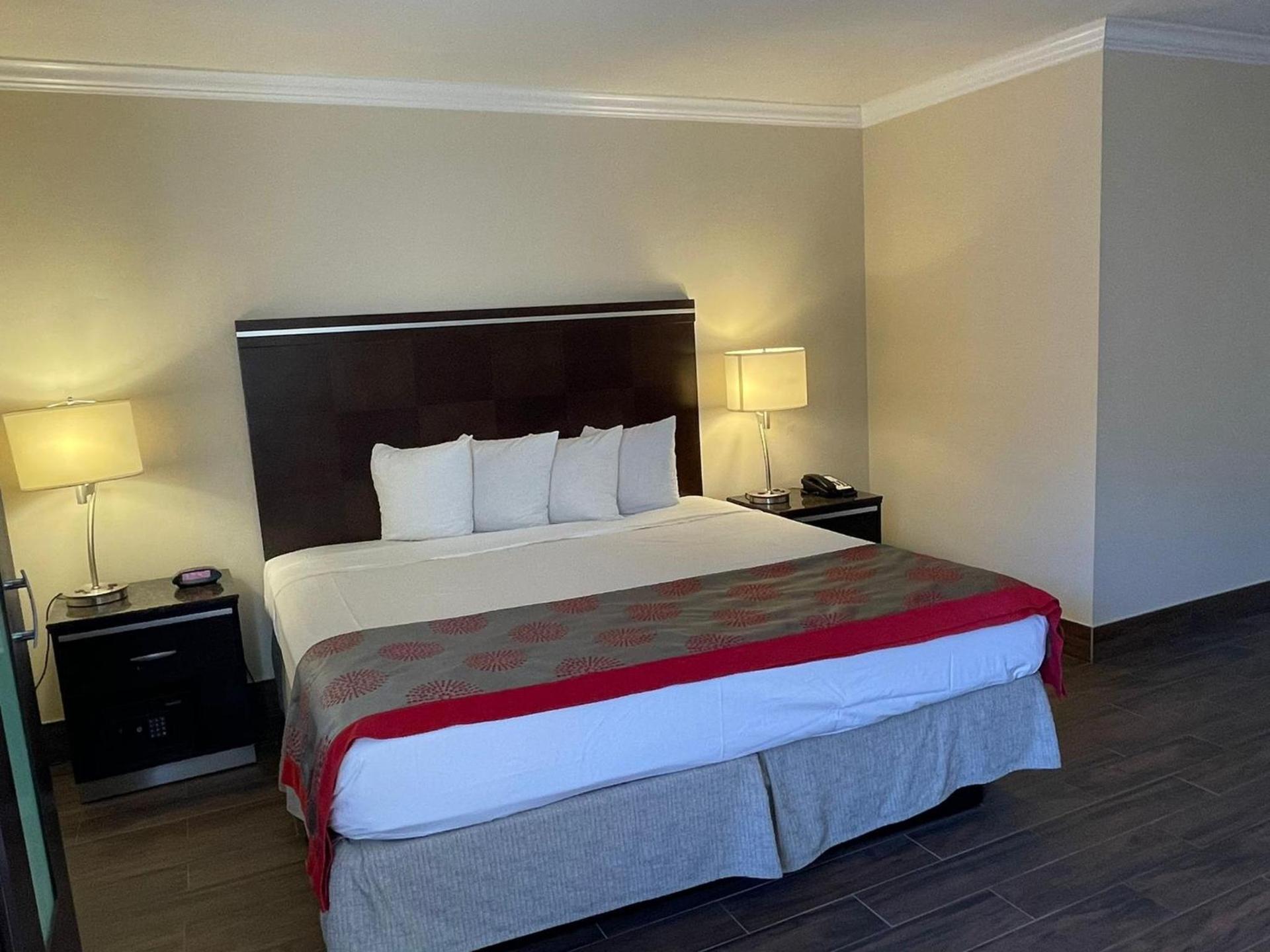 Ramada by Wyndham San Diego Poway Miramar photo 59