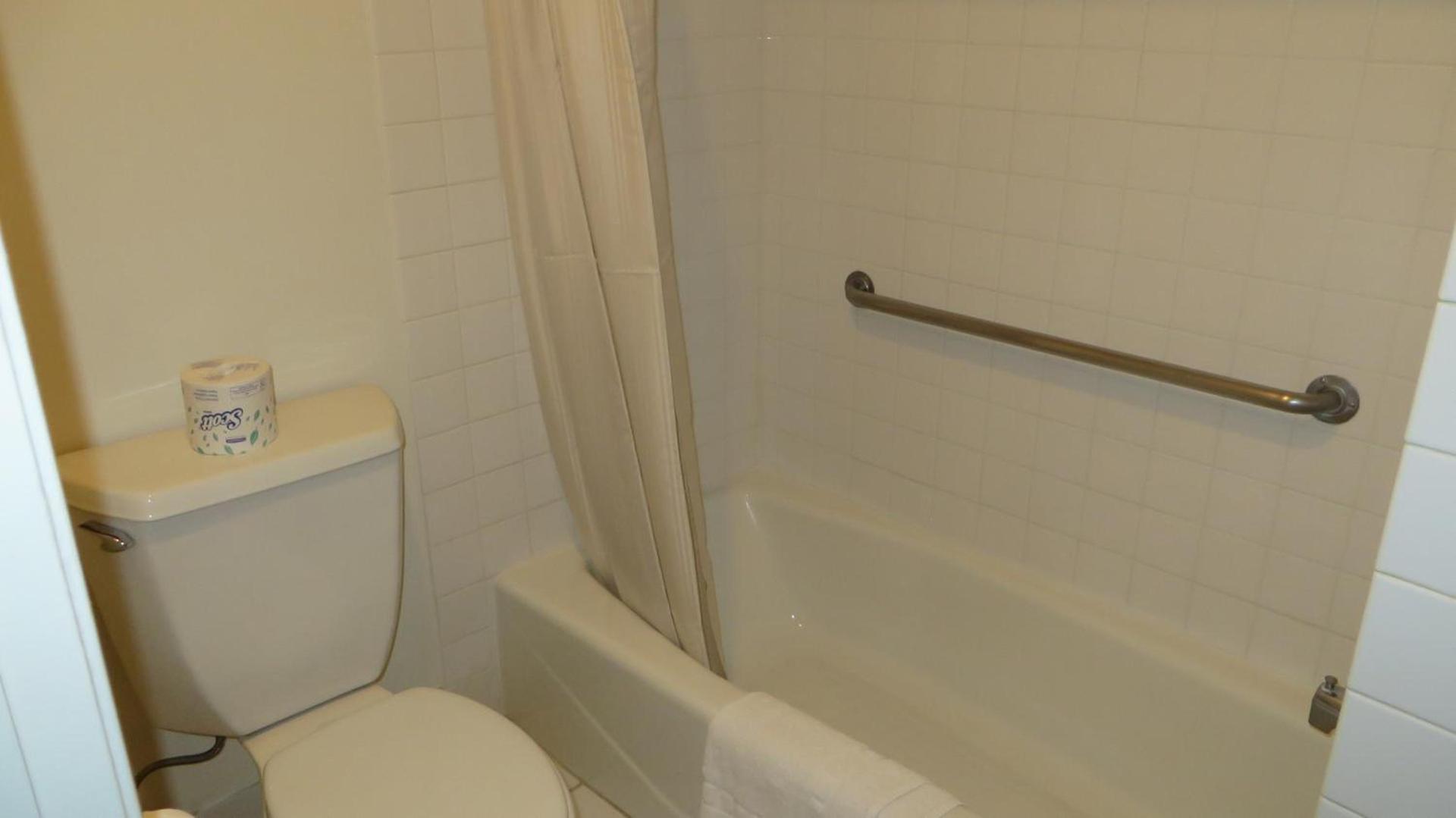 Jolly Roger Hotel photo 6