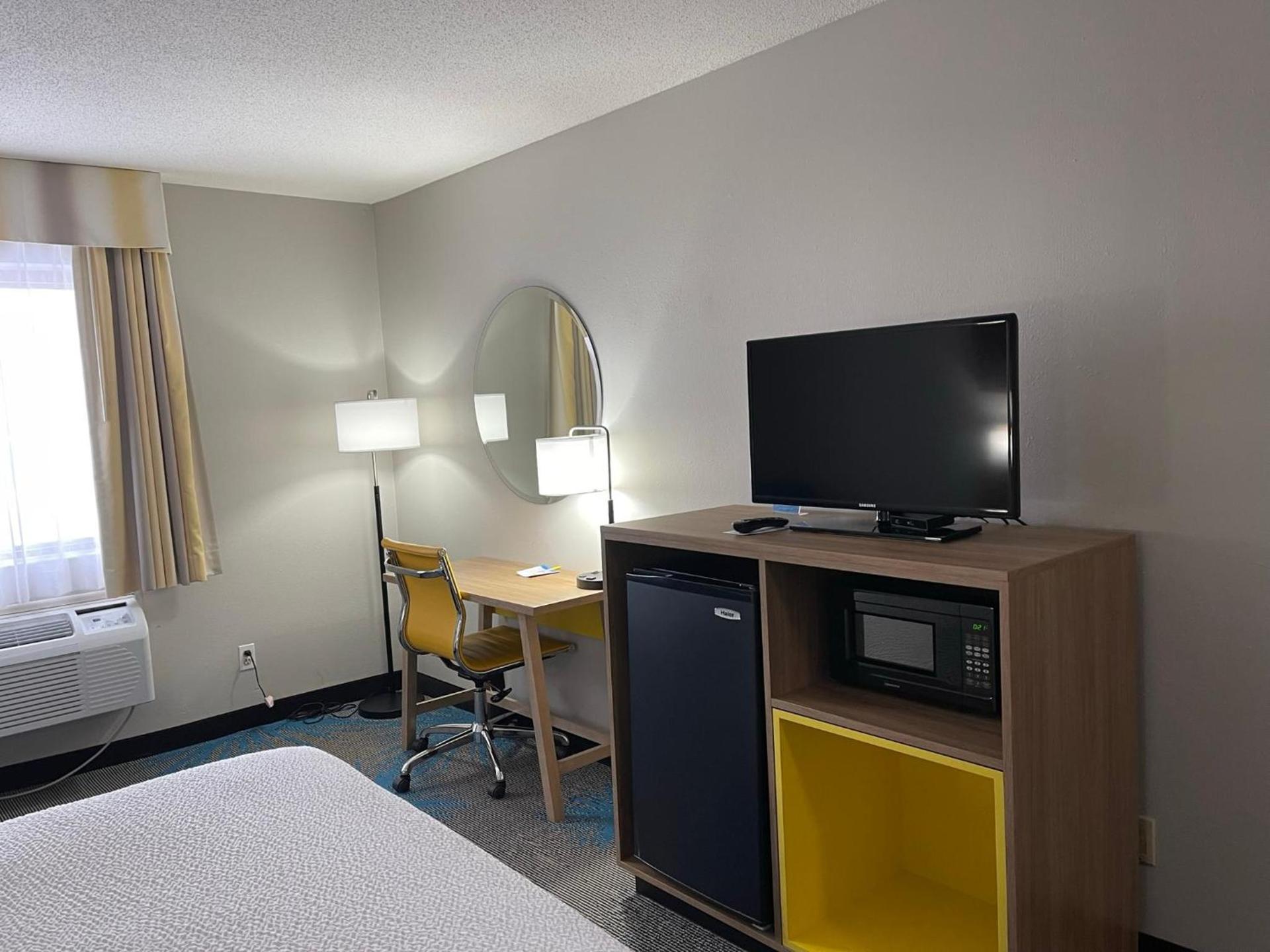 Days Inn by Wyndham Colby photo 32
