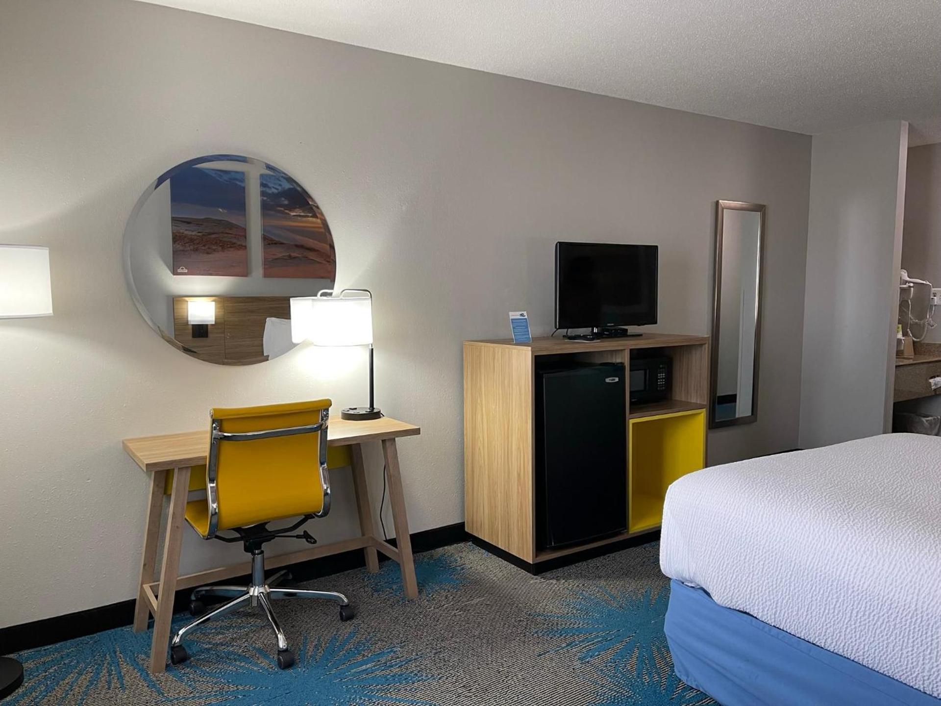 Days Inn by Wyndham Colby photo 41