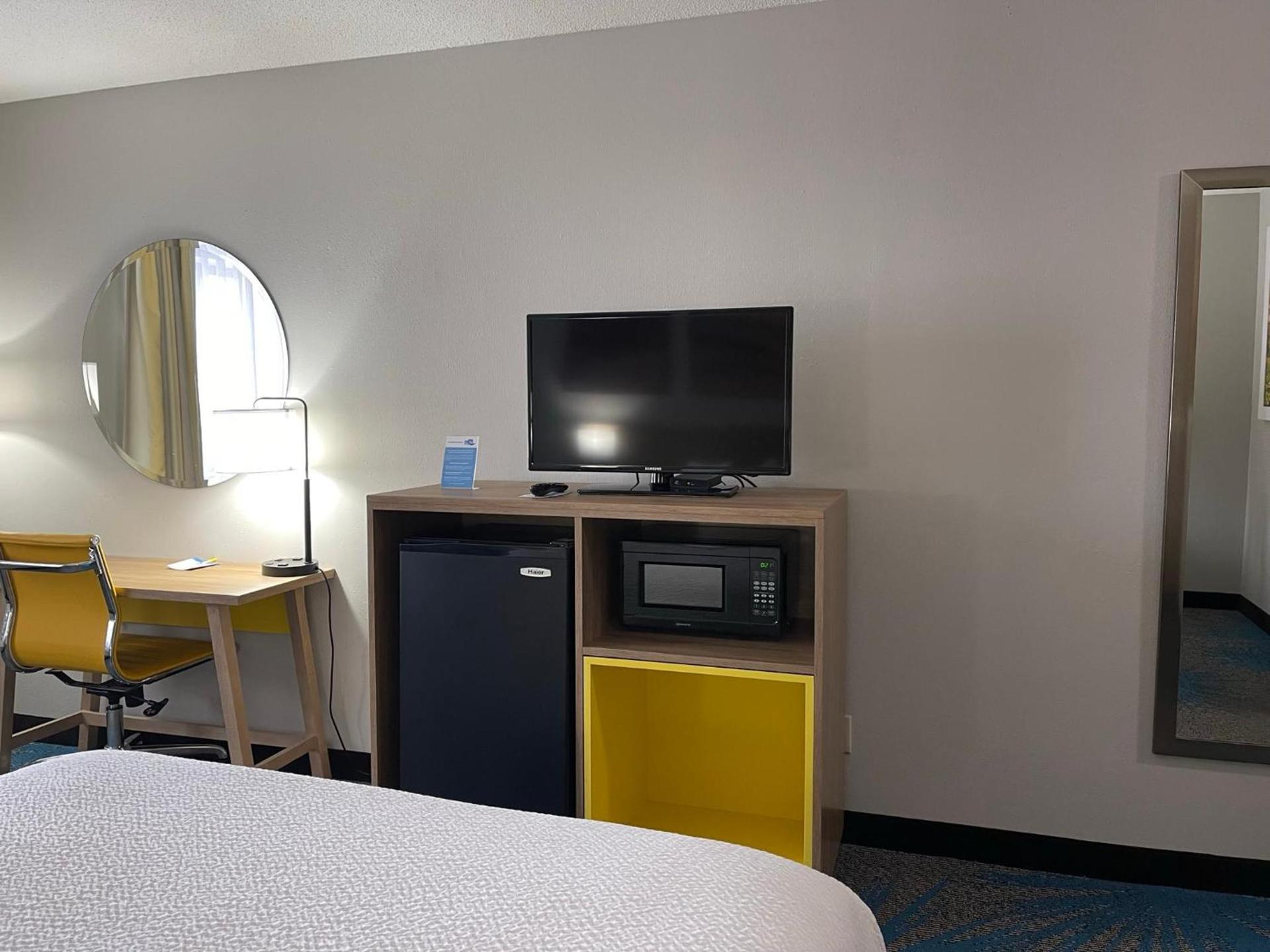 Days Inn by Wyndham Colby photo 44