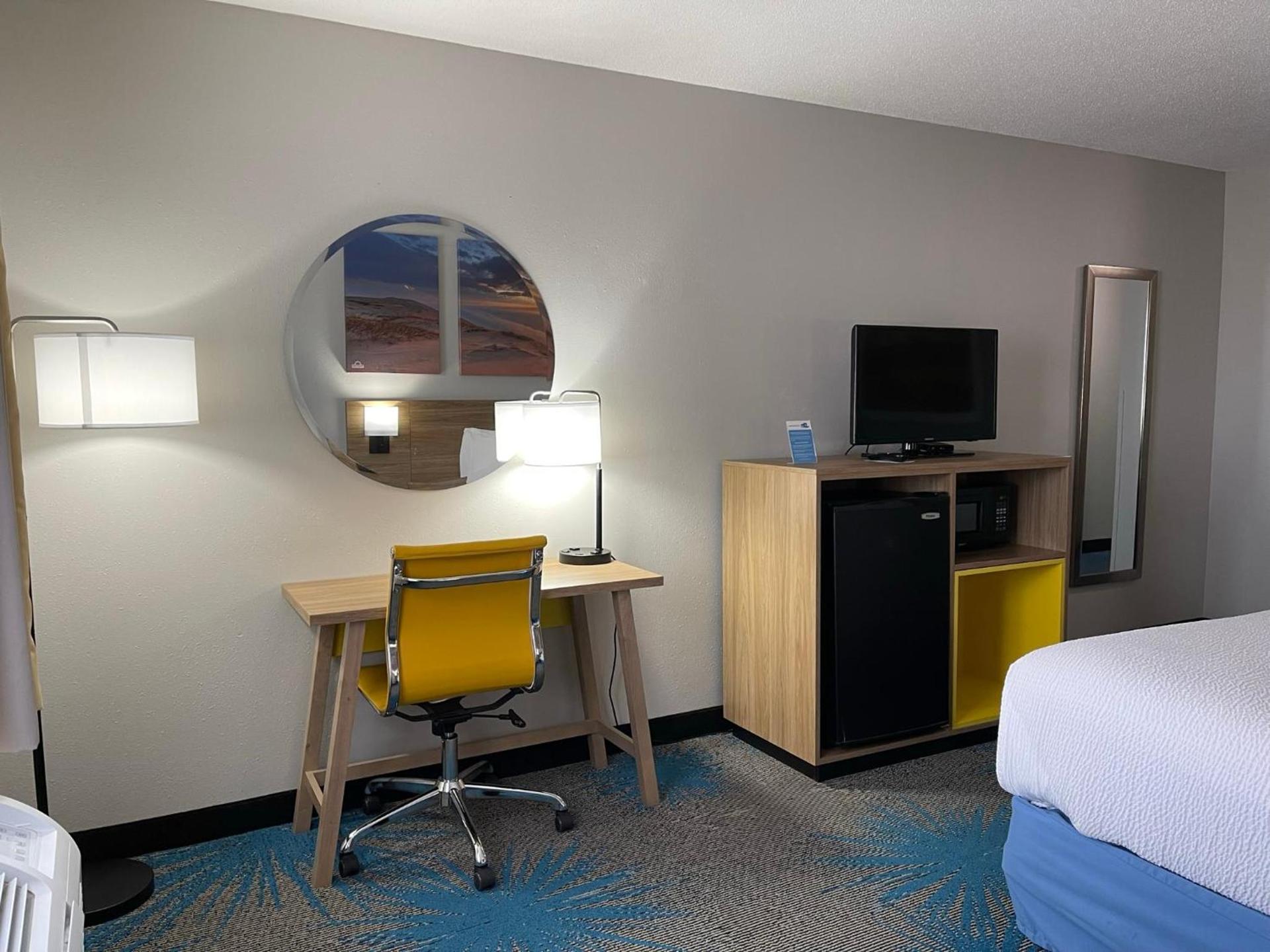 Days Inn by Wyndham Colby photo 45