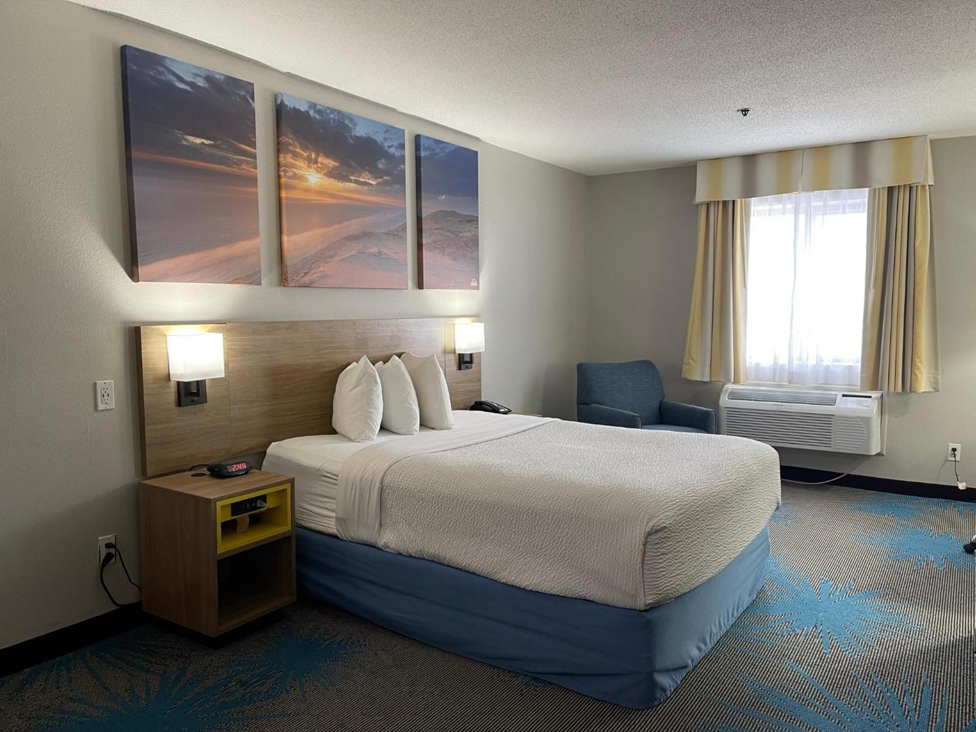 Days Inn by Wyndham Colby photo 47