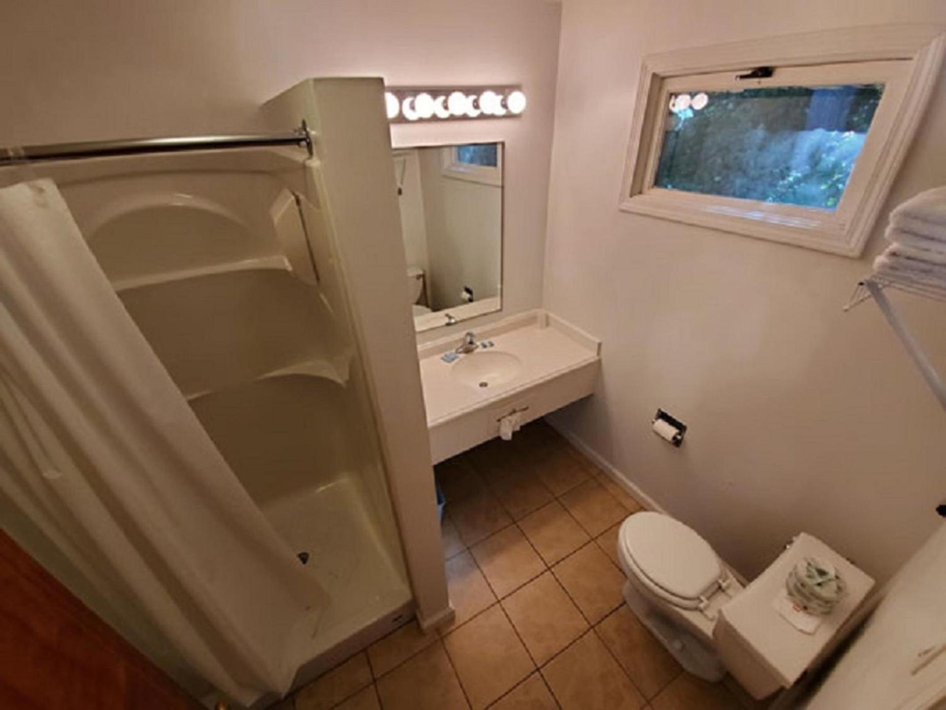 Lake View Motel photo 5