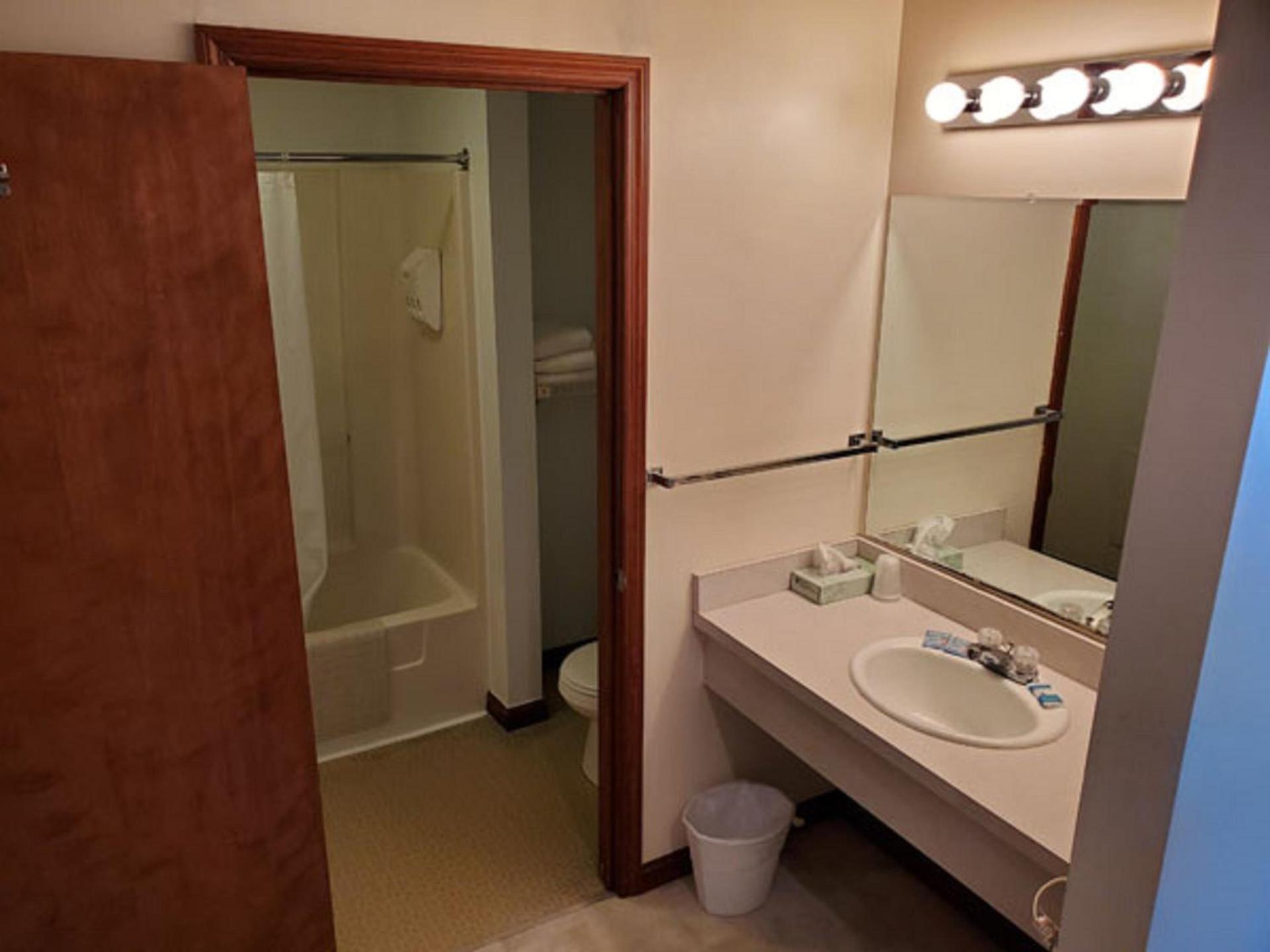 Lake View Motel photo 60