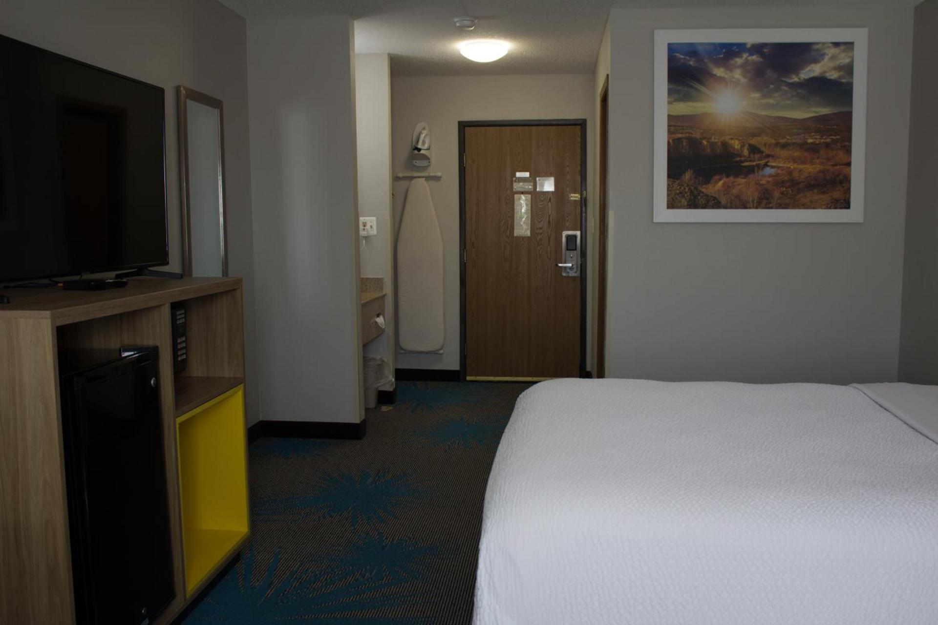 Days Inn by Wyndham Colby photo 60