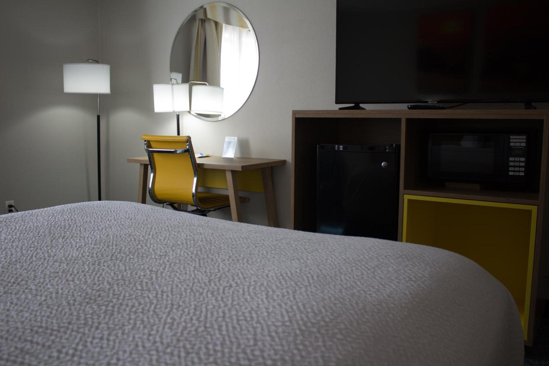Days Inn by Wyndham Colby photo 63
