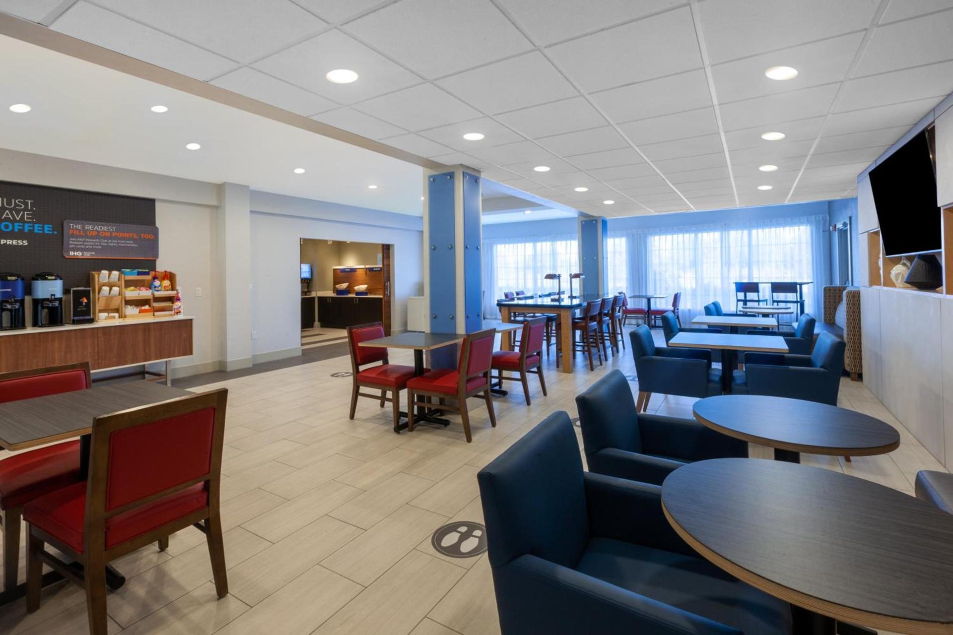 Holiday Inn Express Hotel & Suites Woodhaven by IHG photo 9