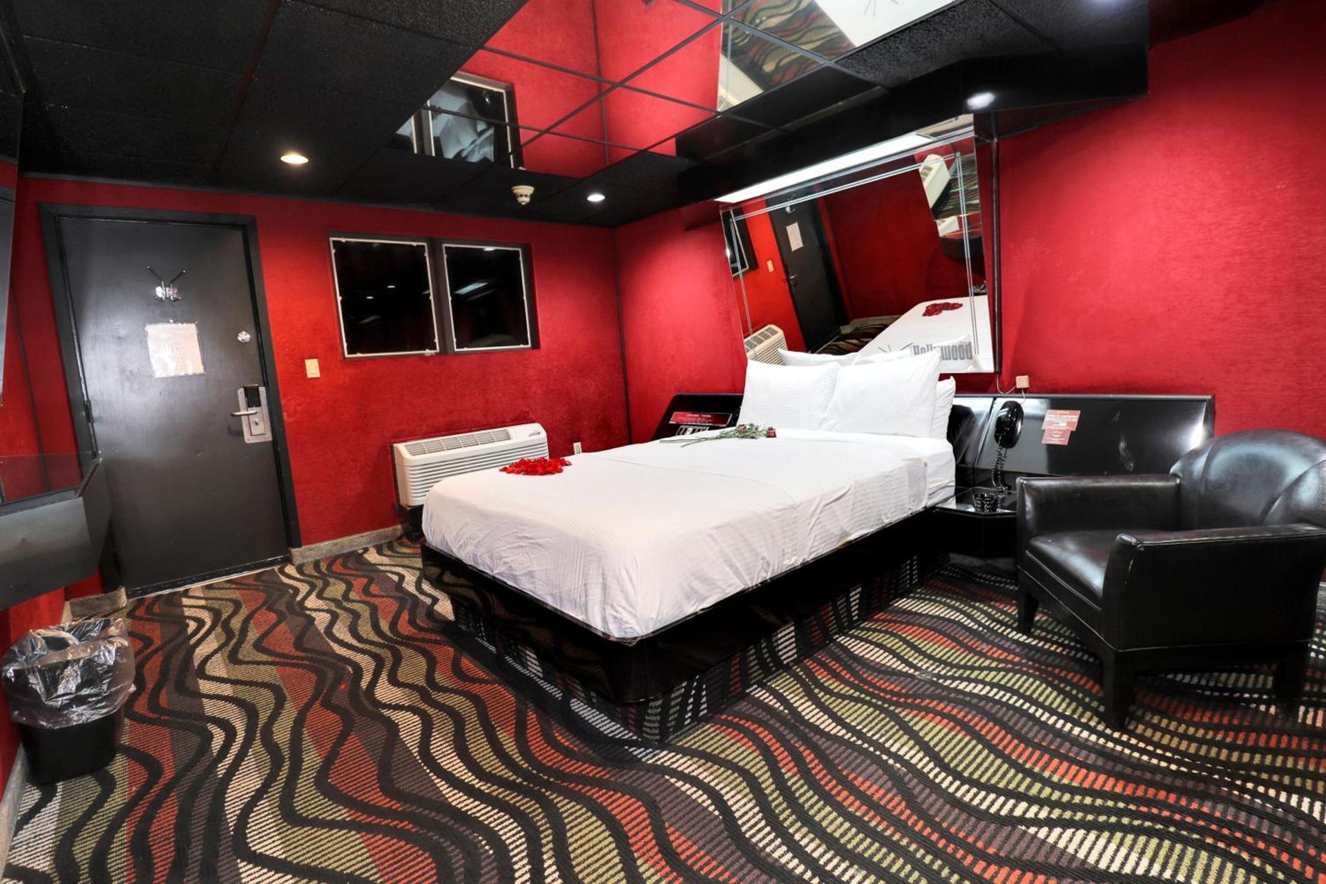 Hollywood Motel photo 16