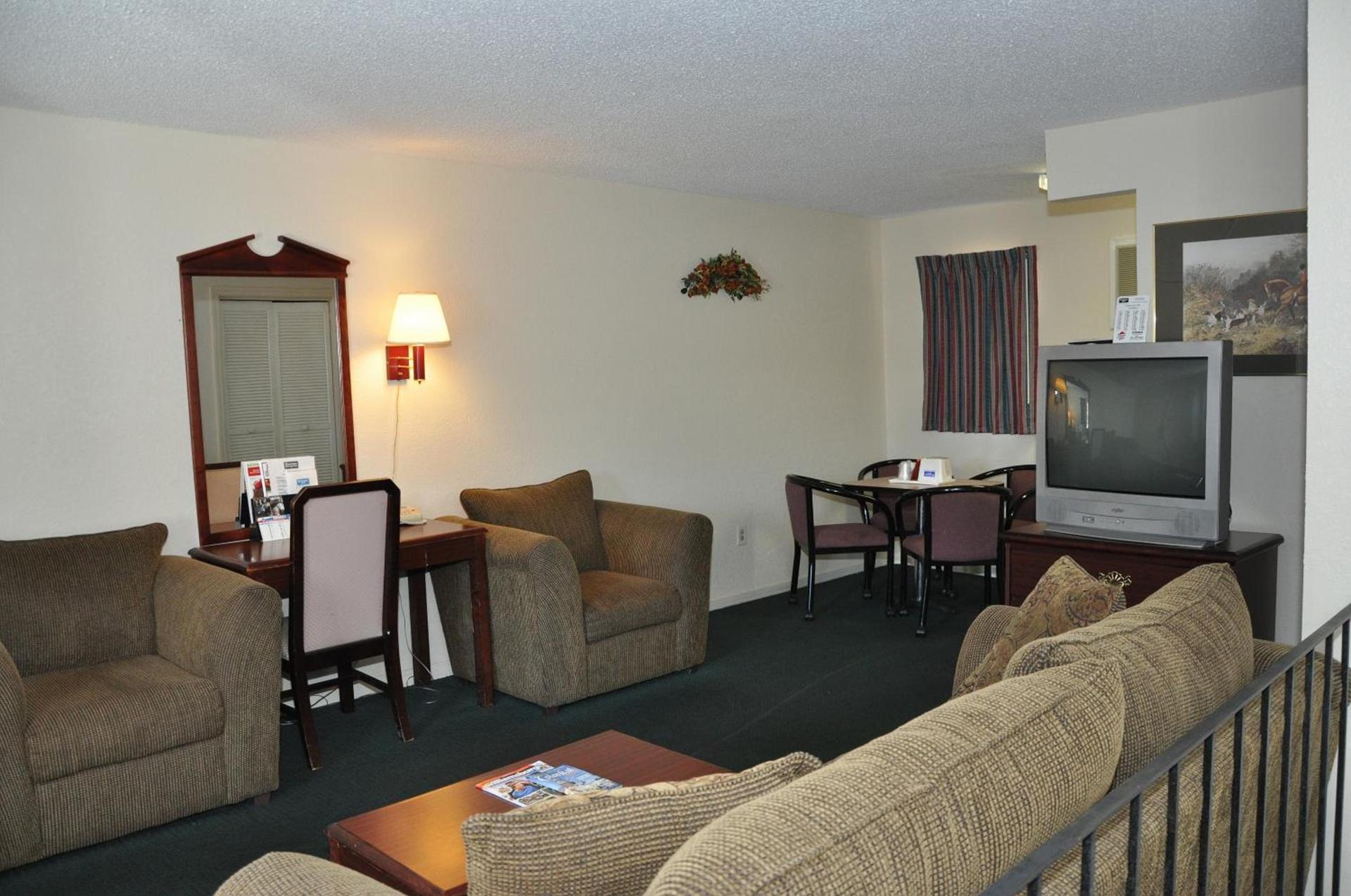 MERRIMAC INN & SUITES photo 14