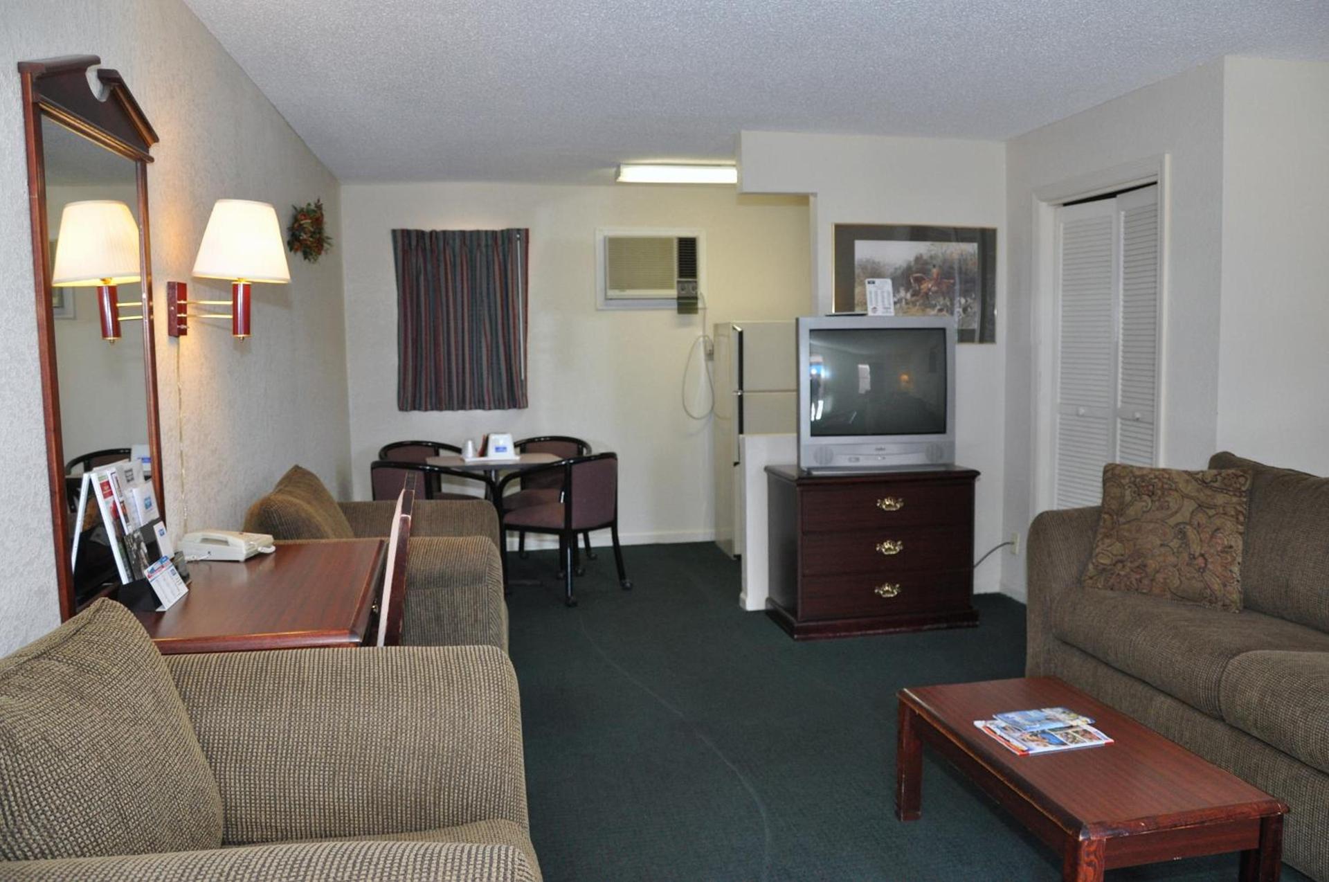 MERRIMAC INN & SUITES photo 7