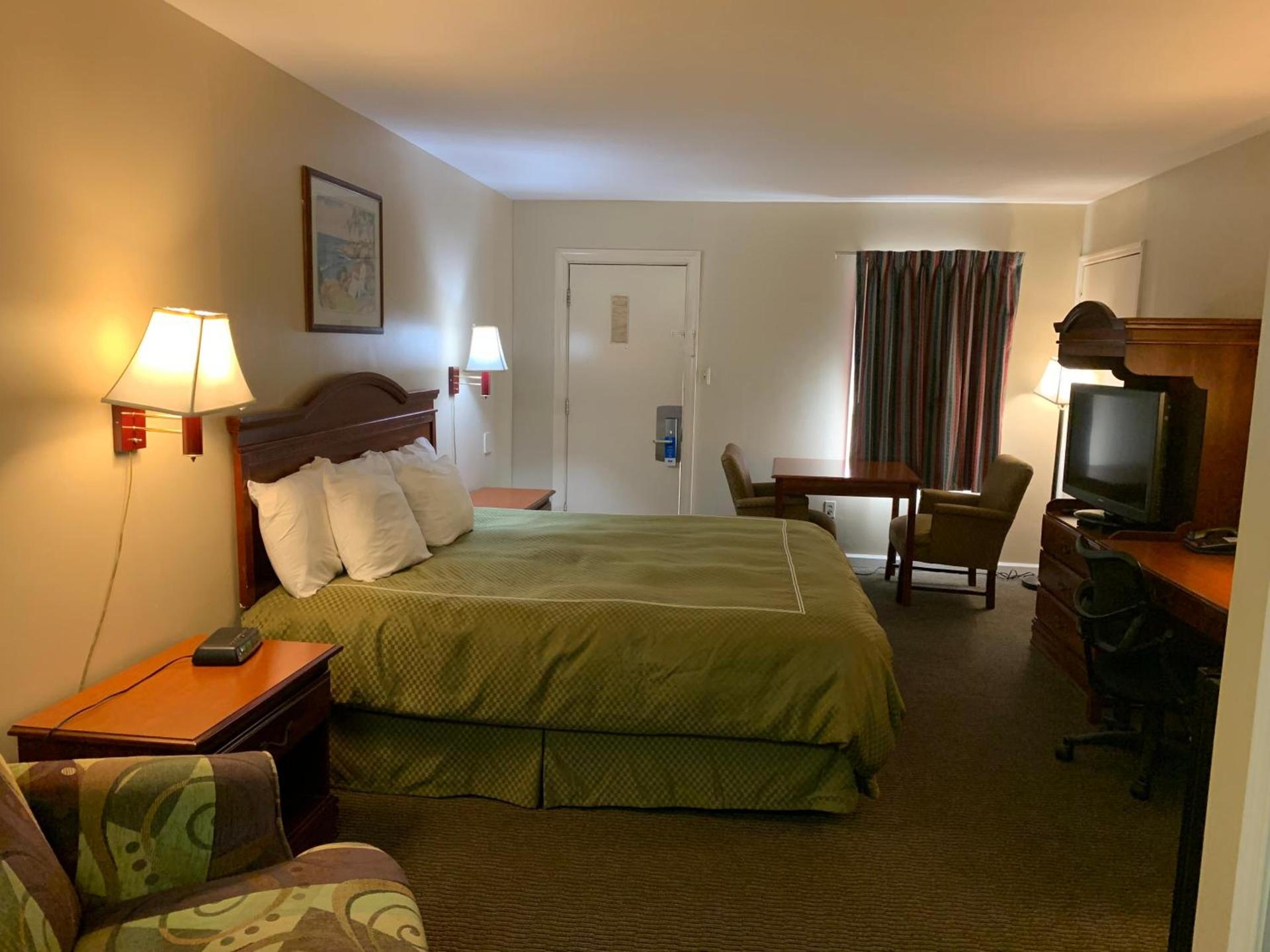 MERRIMAC INN & SUITES photo 16