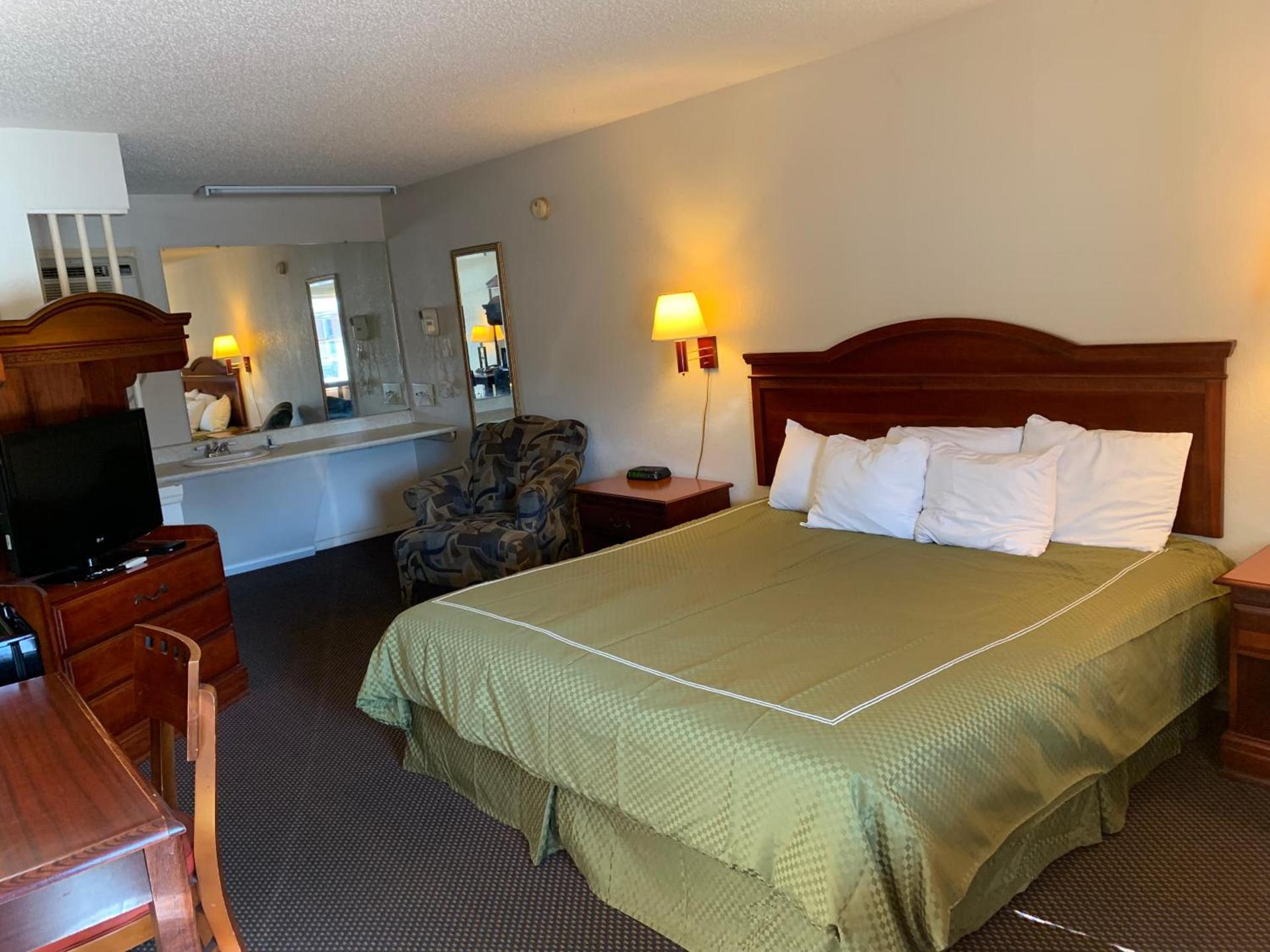MERRIMAC INN & SUITES photo 3