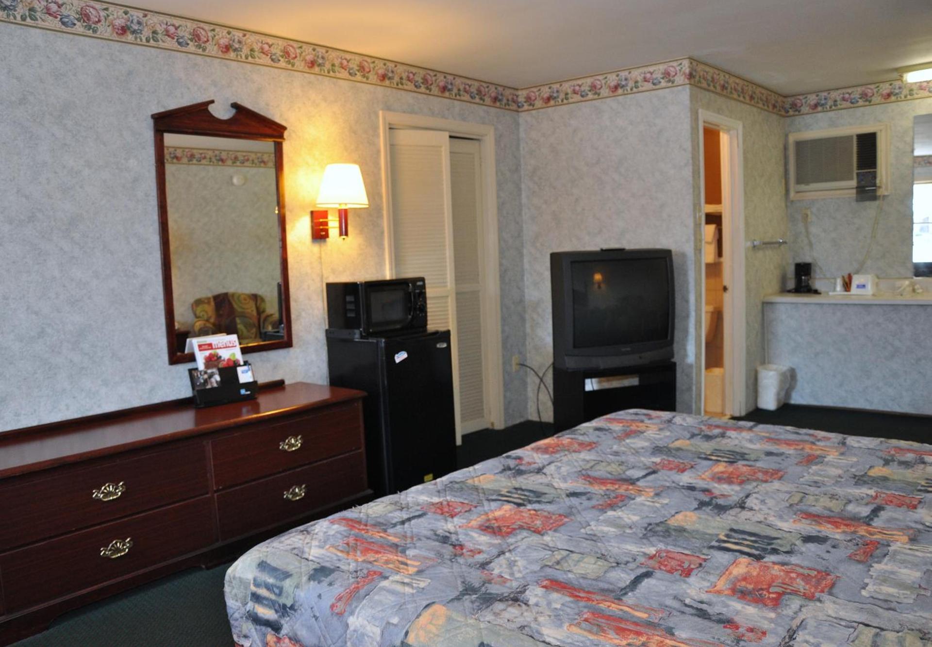 MERRIMAC INN & SUITES photo 5