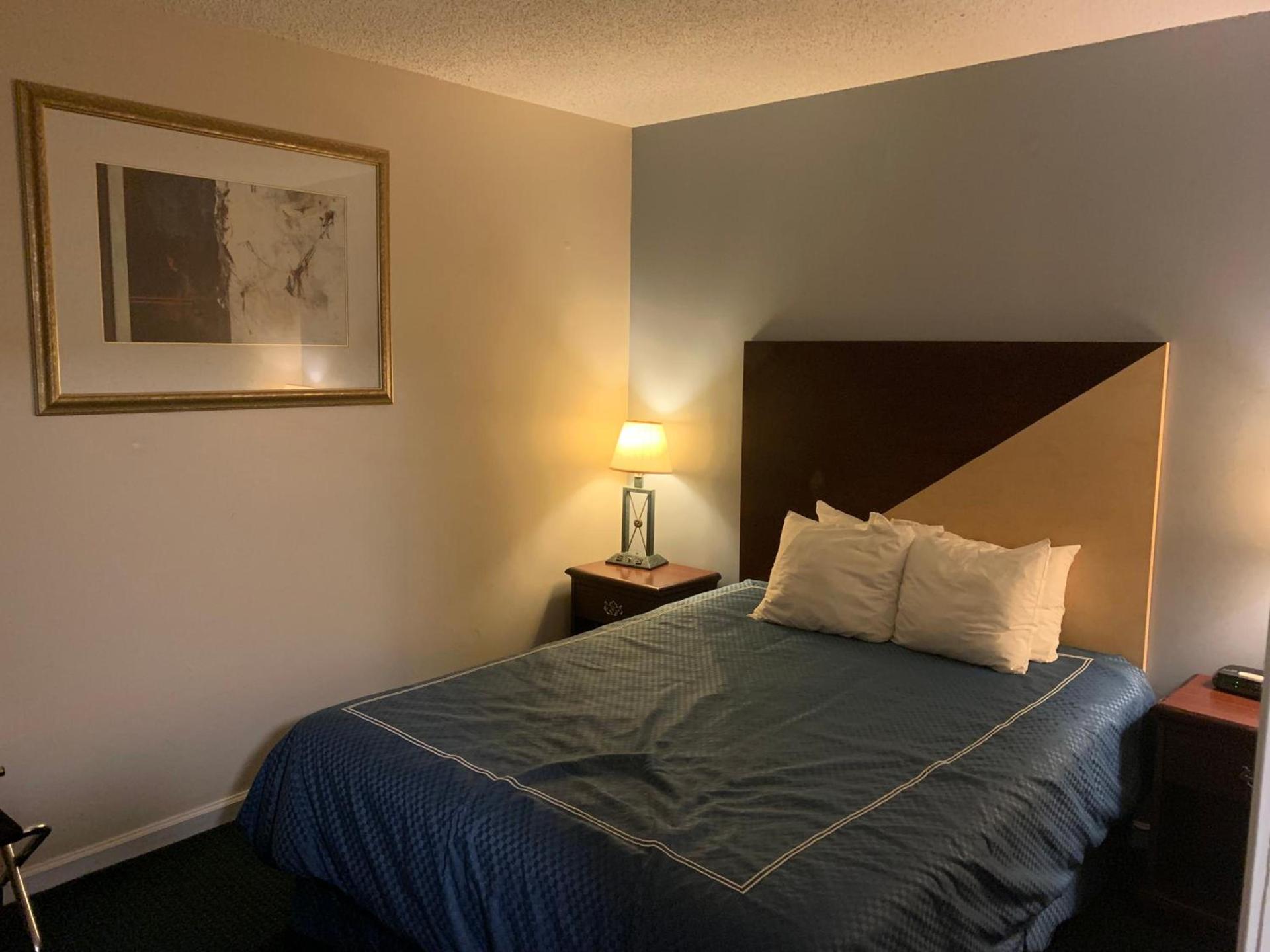 MERRIMAC INN & SUITES photo 11