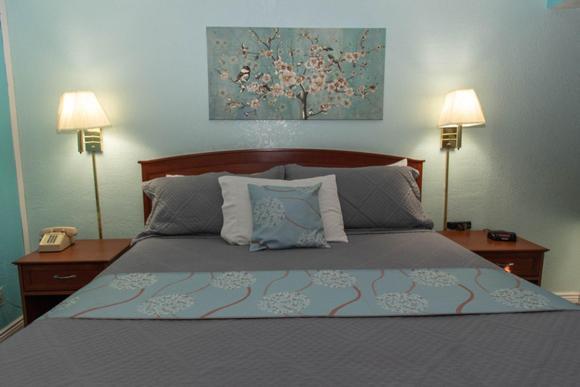 Esquire Inn photo 17