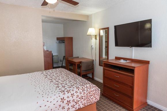 Esquire Inn photo 18