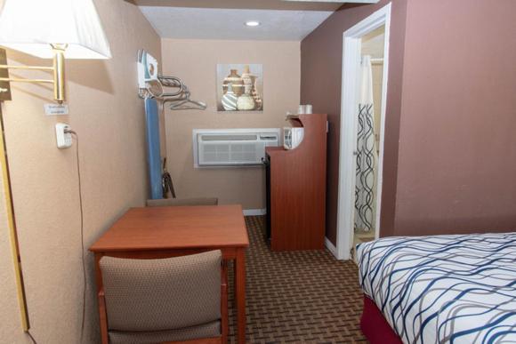 Esquire Inn photo 35