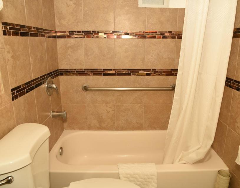 Esquire Inn photo 36